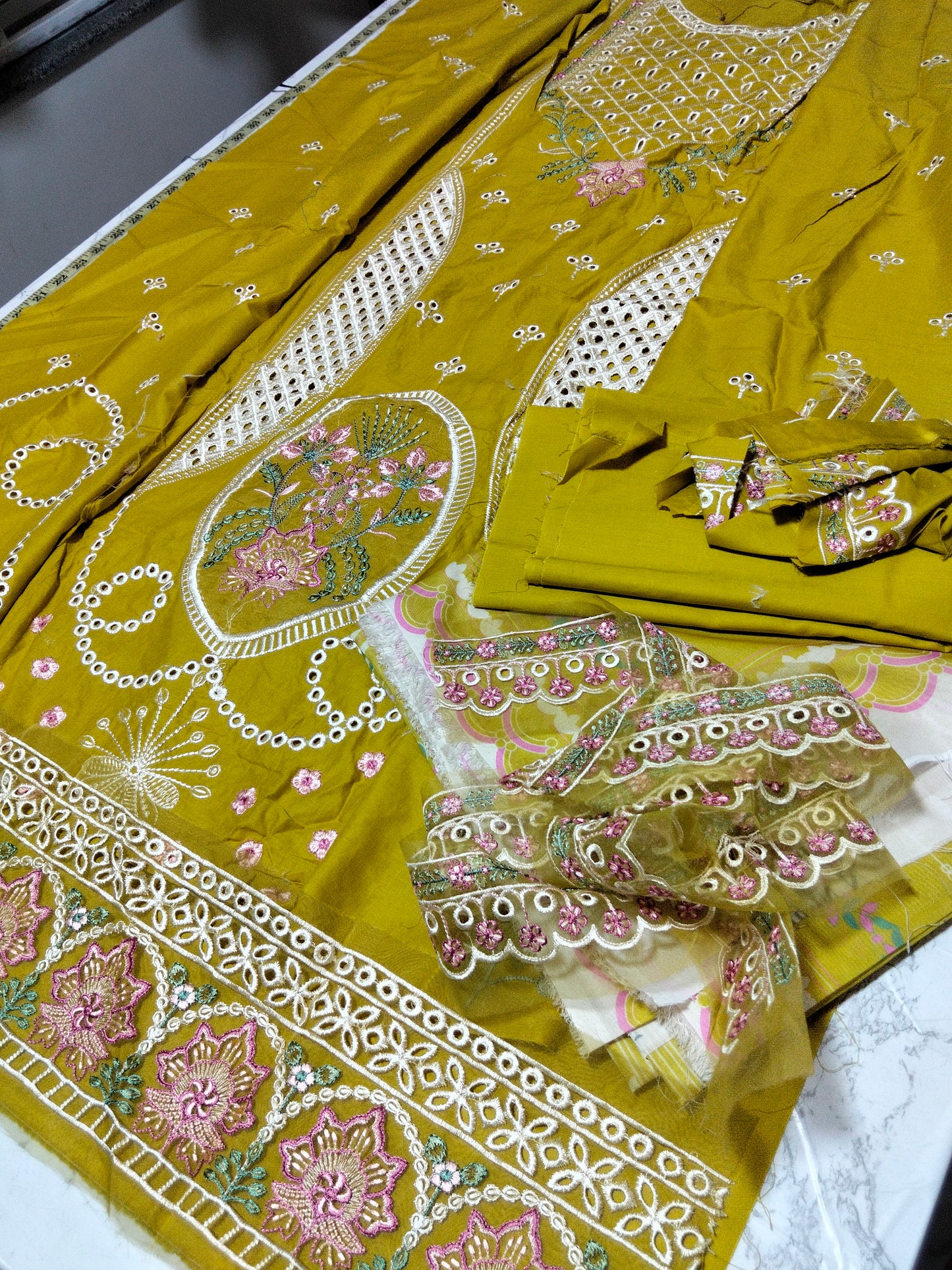 Sale Nureh Embroidered Lawn 3pc with Silk dupatta