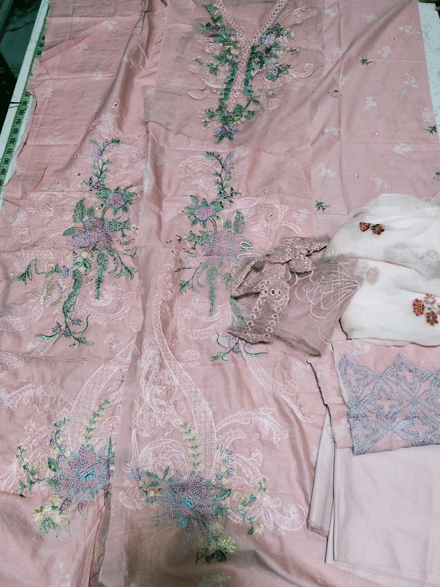 Sale Mushq embroided lawn 2pc with plain trouser and embroided  patches +  breeze embroided pure chiffon dupatta