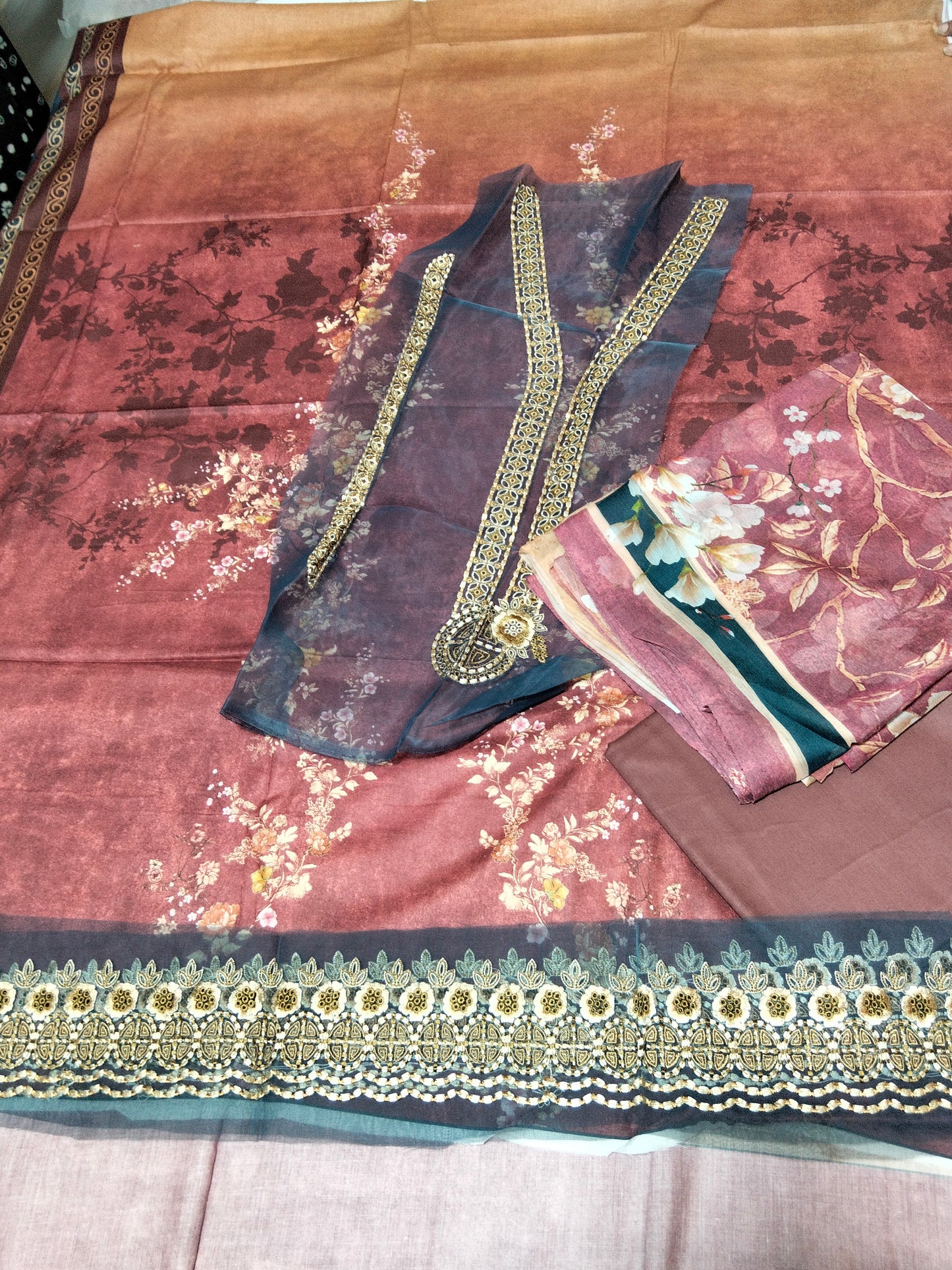 Sale Wardha Saleem printed lawn 3pc with embroided patches