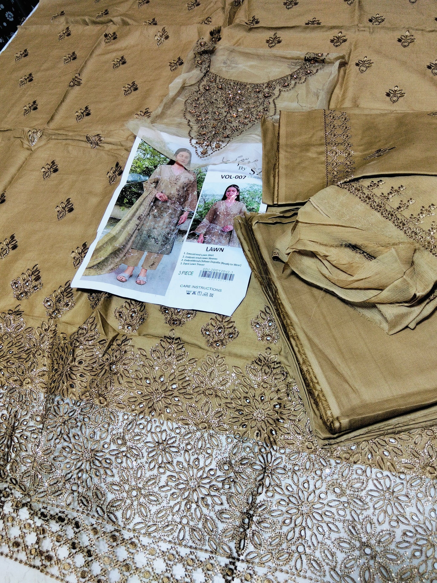 Sale embroided lawn 3pc embroided chiffon dupatta embroided patches and dyed trouser