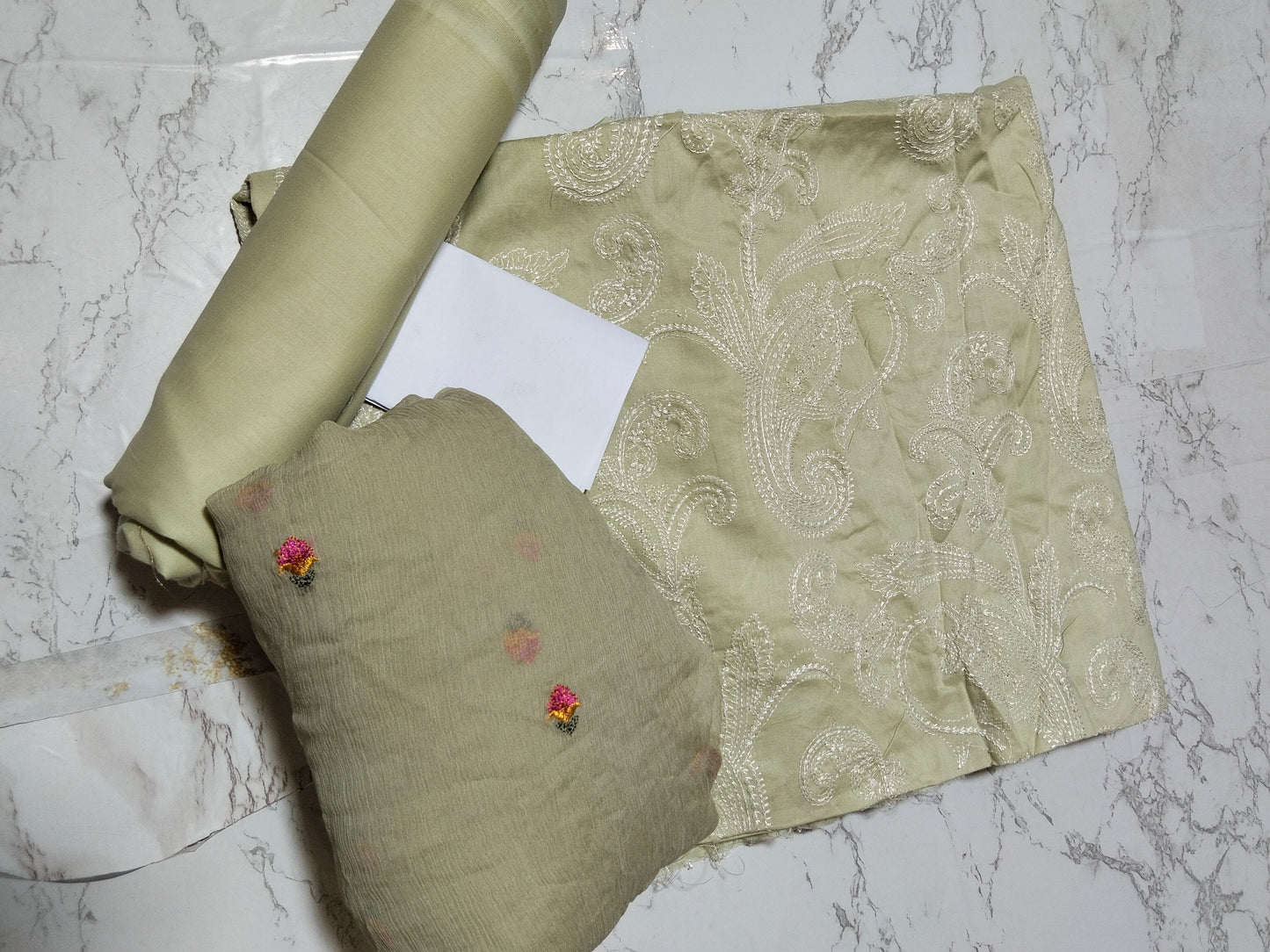 Sale breeze embroided lawn 2pc with plain trouser + breeze embroided pure Chiffon Dupatta
