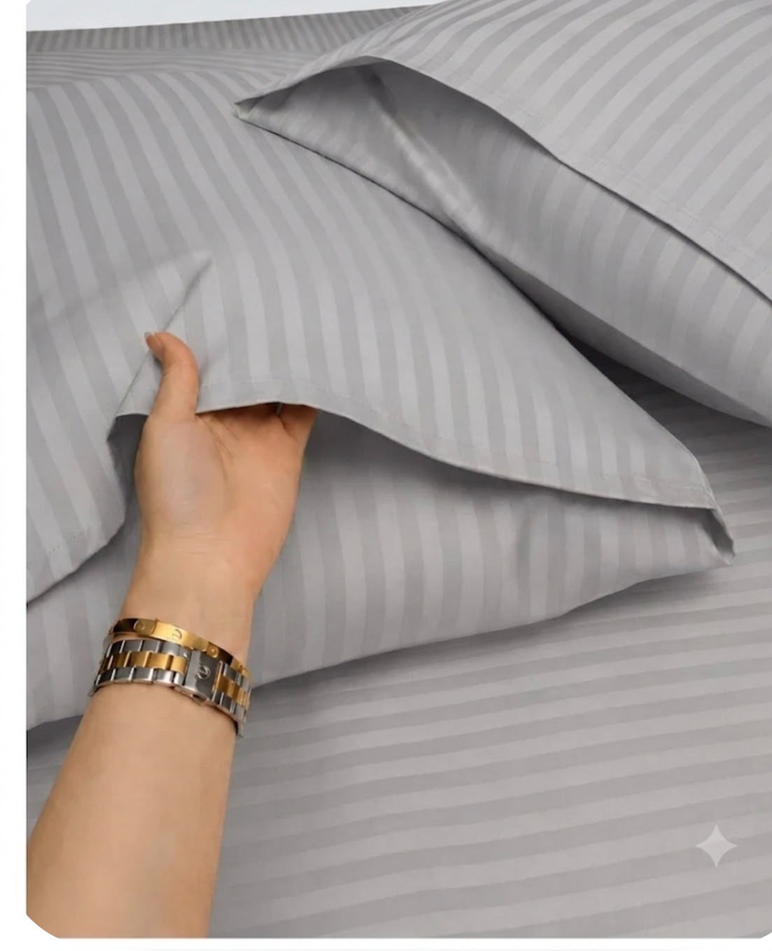King size fitted bed sheet with 2 pillow covers leather embosed cotton satin (72*78)
Color (light gray)