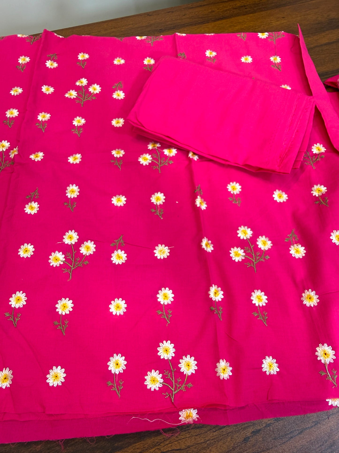 Bareeze embroidered style lawn 2pc