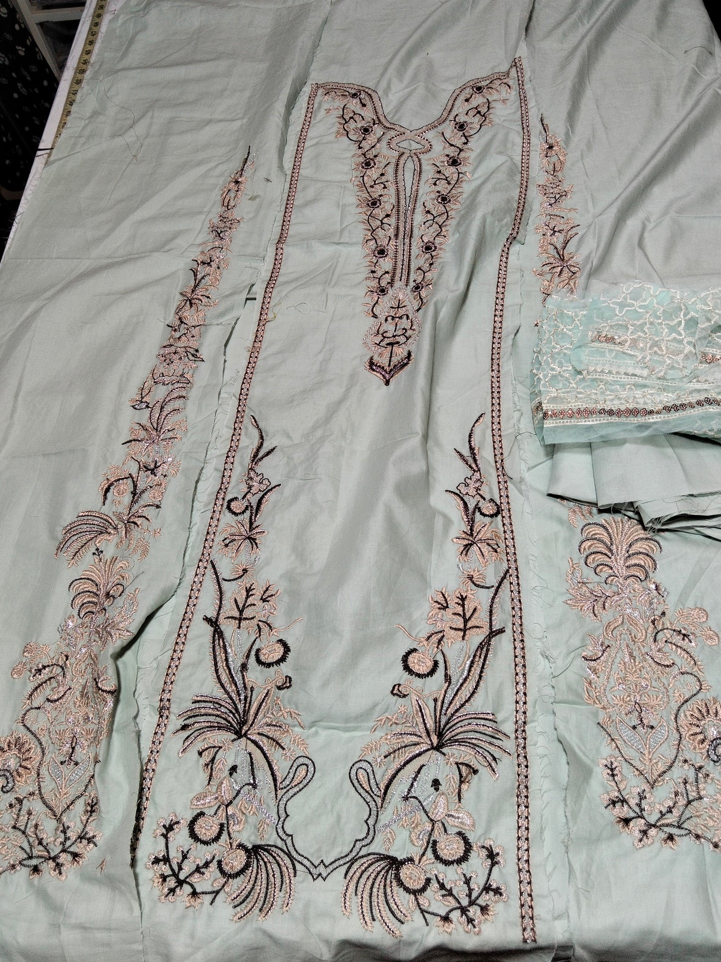 Sana safinaz embroided lawn 2pc