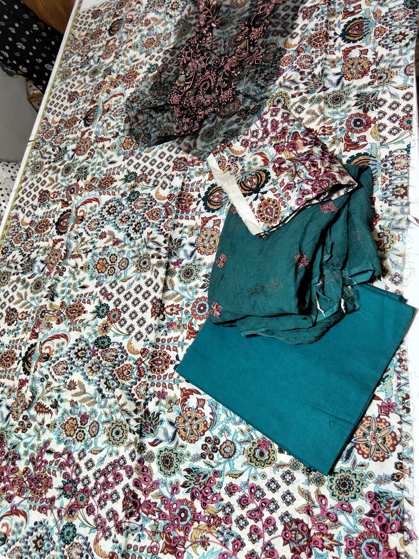 Sale Embroidered lawn 3Pc with embroidered Neck line