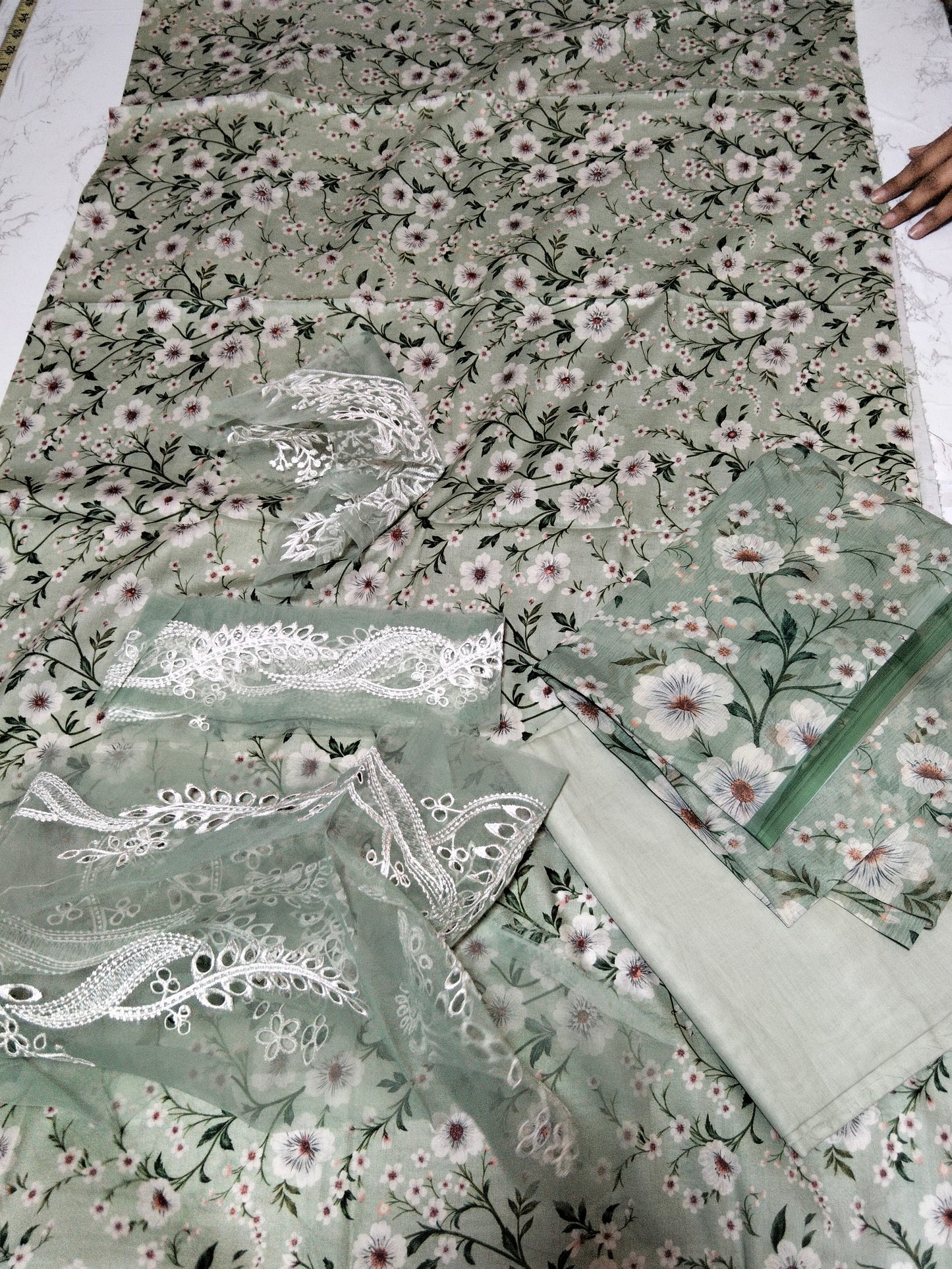 Sale Faiza Faisal embroided lawn 3pc with embroided patches