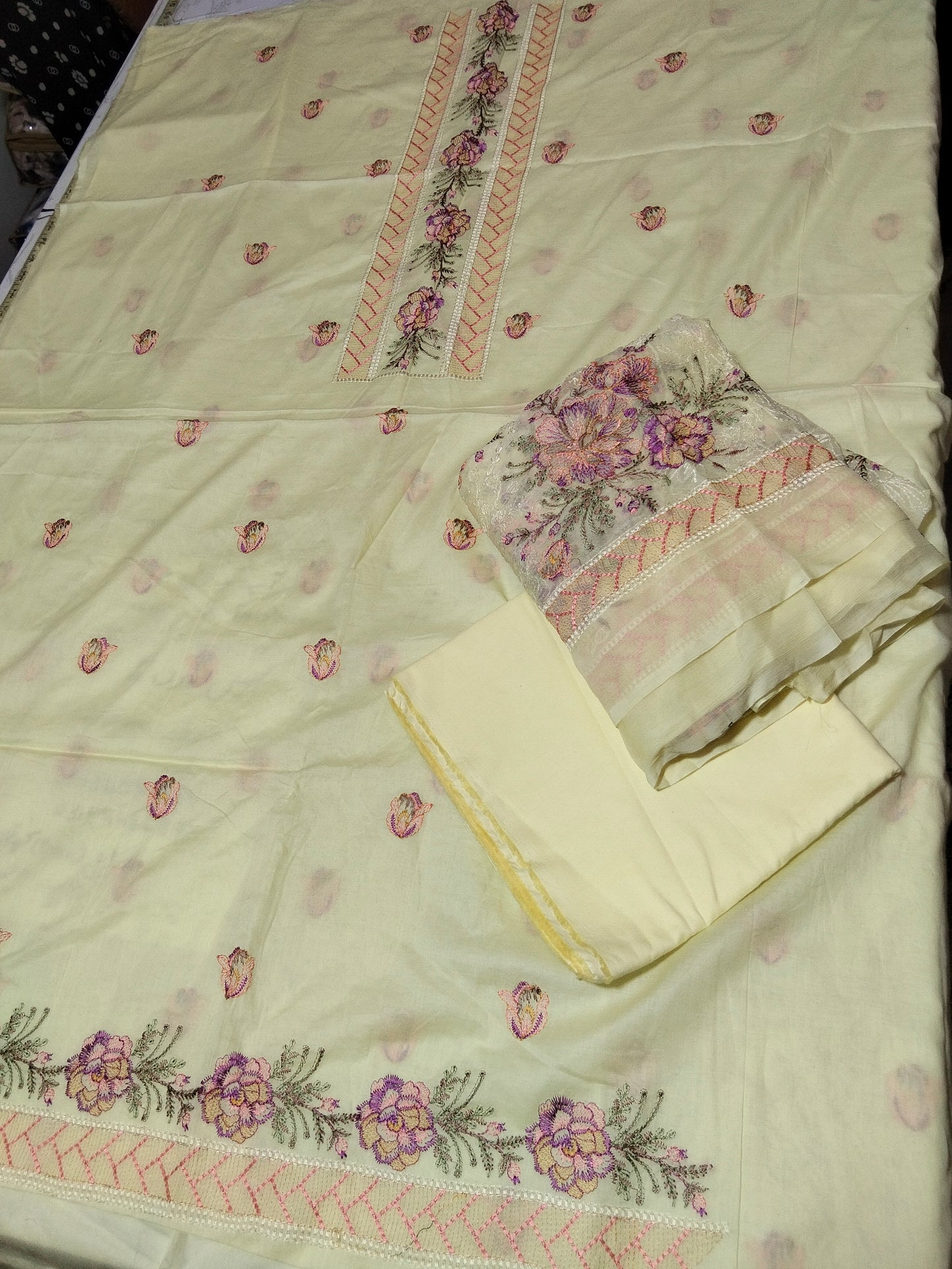 Sale Embroidered lawn 3Pc with embroidered chiffon dupatta