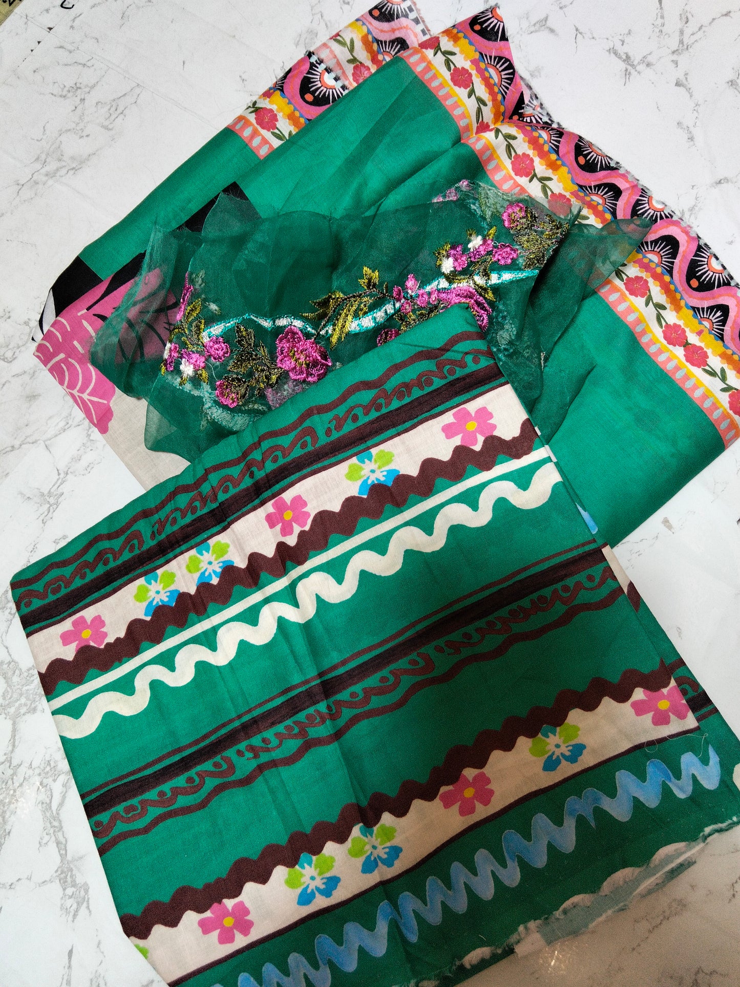 Sale printed lawn 2pc shirt and dupatta with embroided patches