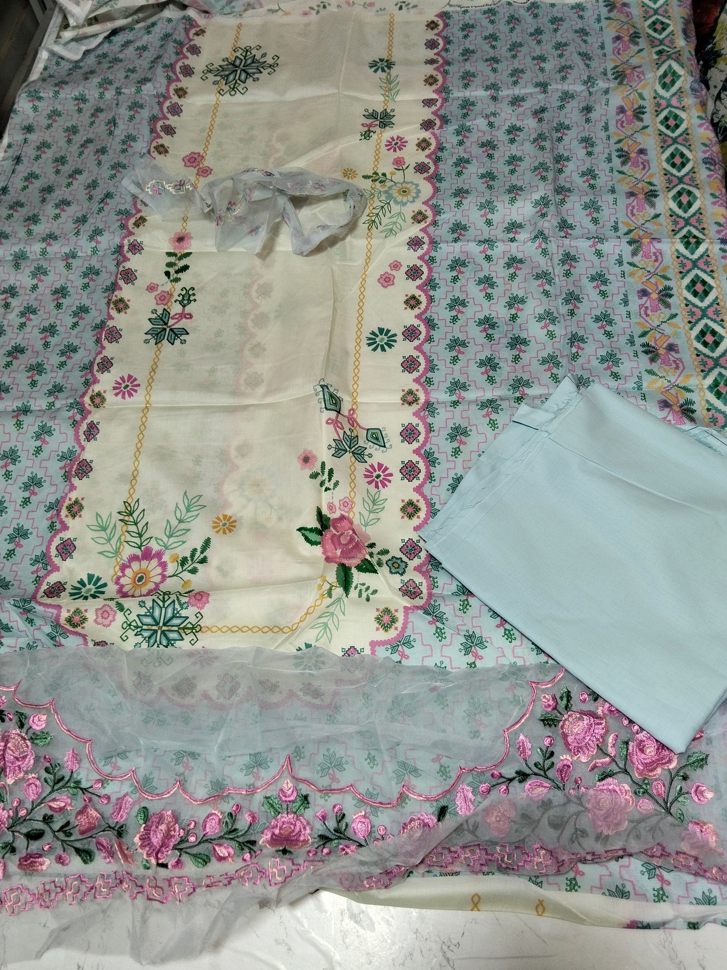 Sale sapphire original  printed 2 pc with embroided patches