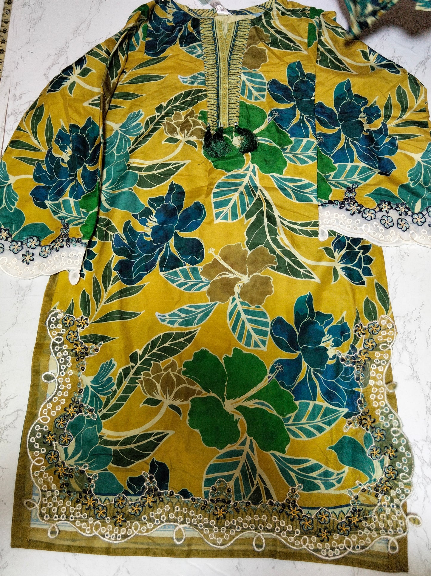 Sale Maryam $ Maria stitch embroided 2pc (Medium) (ch.  21) (Length.  41) trouser.  (length 40)