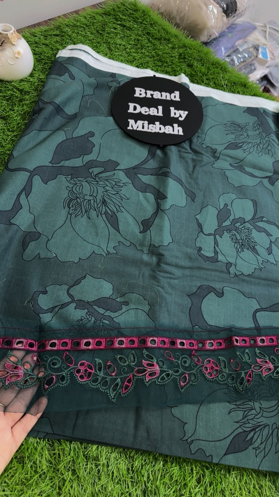 Iznik khadar all over printed 2 pc with embroided patches (patches ka design change ho sakta h)