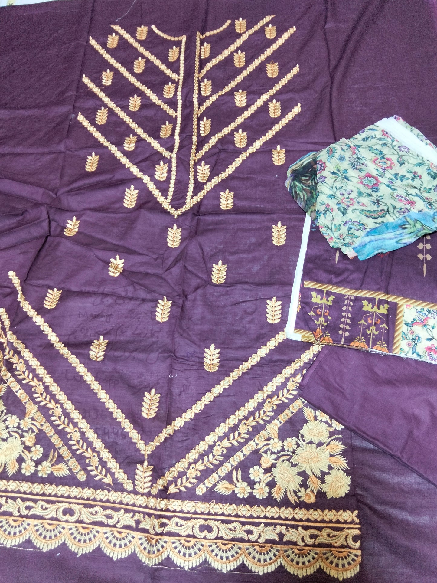 Sale Embroided lawn 3pc with plain trouser and printed chiffon dupatta