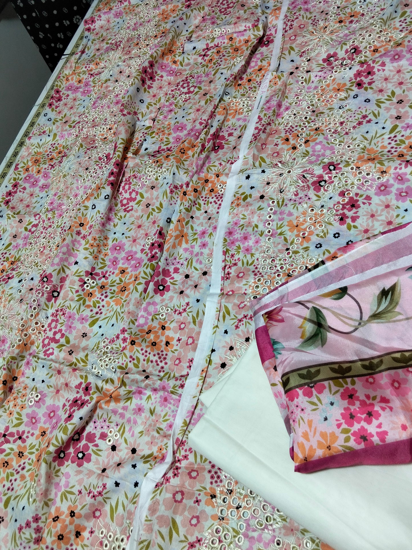 Sale Embroidered Lawn 3pc With Printed Silk Dupatta