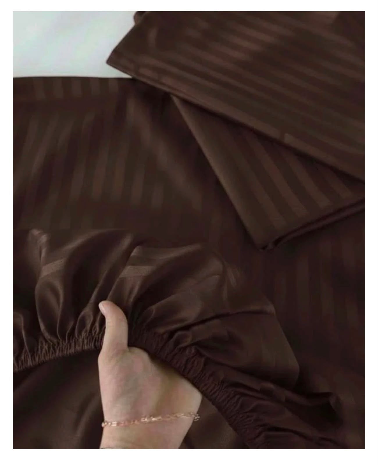 King size fitted bed sheet with 2 pillow covers leather embosed cotton satin (72*78)
Color (coco)