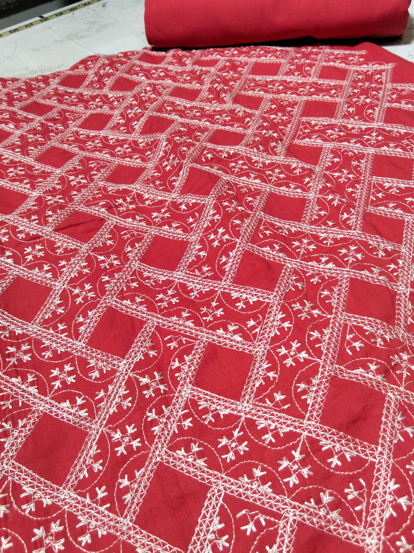 Sale breeze embroided lawn 2pc with plain trouser