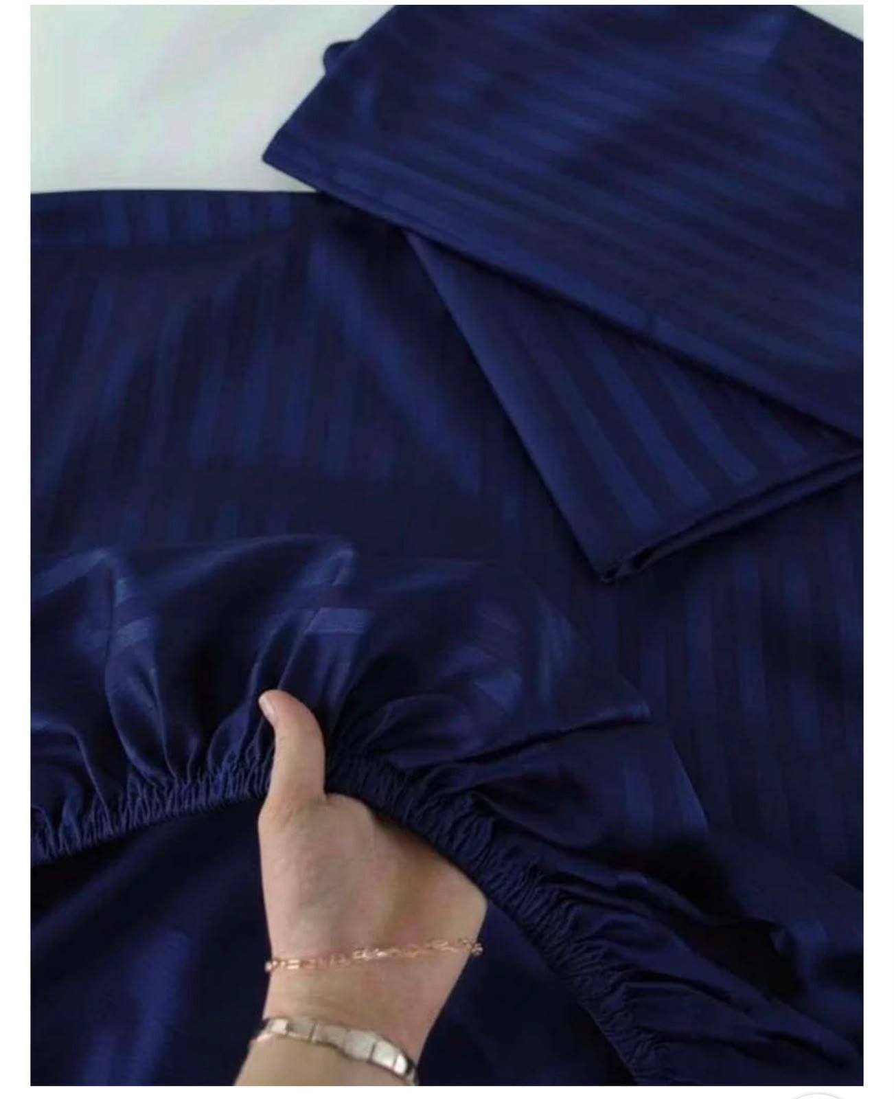 King size fitted bed sheet with 2 pillow covers leather embosed cotton satin (72*78)
Color (navy blue)