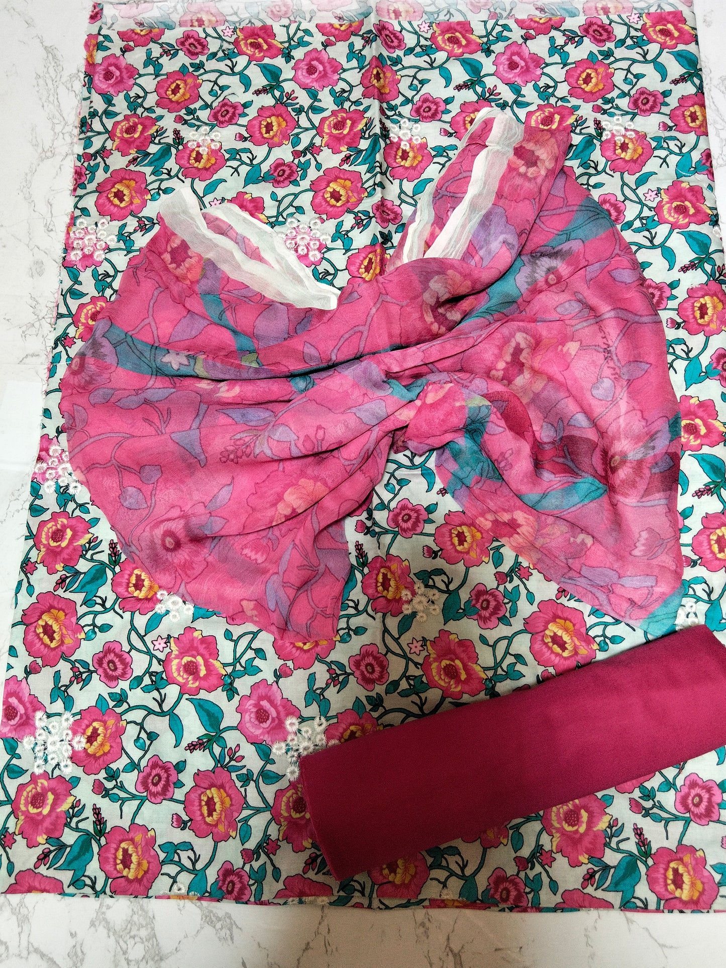 Sale breeze embroided lawn 3pc