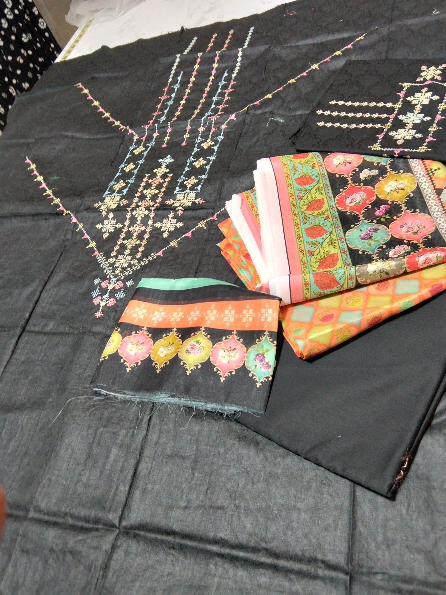 Sale Wardha Saleem embroided lawn 3pc with printed silk dupatta