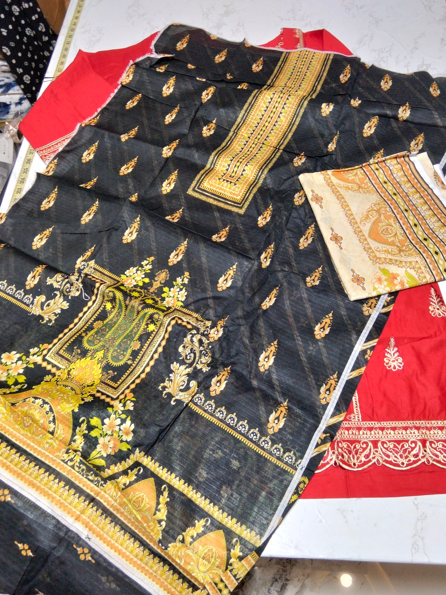 Esra lawn embroided stitch shirt (Ch. 21)(length. 40) + printed lawn 2pc shirt and Dupatta