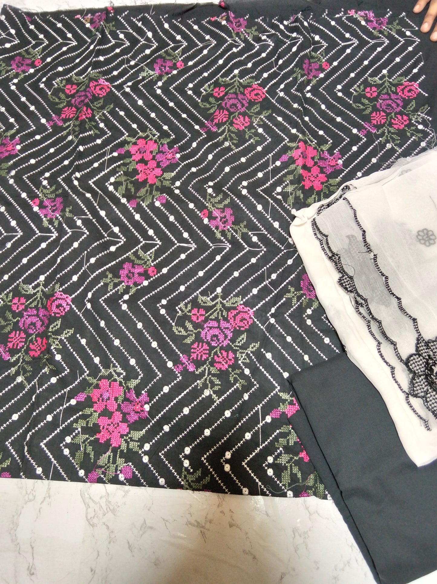 Sale  breeze embroided lawn 2pc + embroided chiffon dupatta
