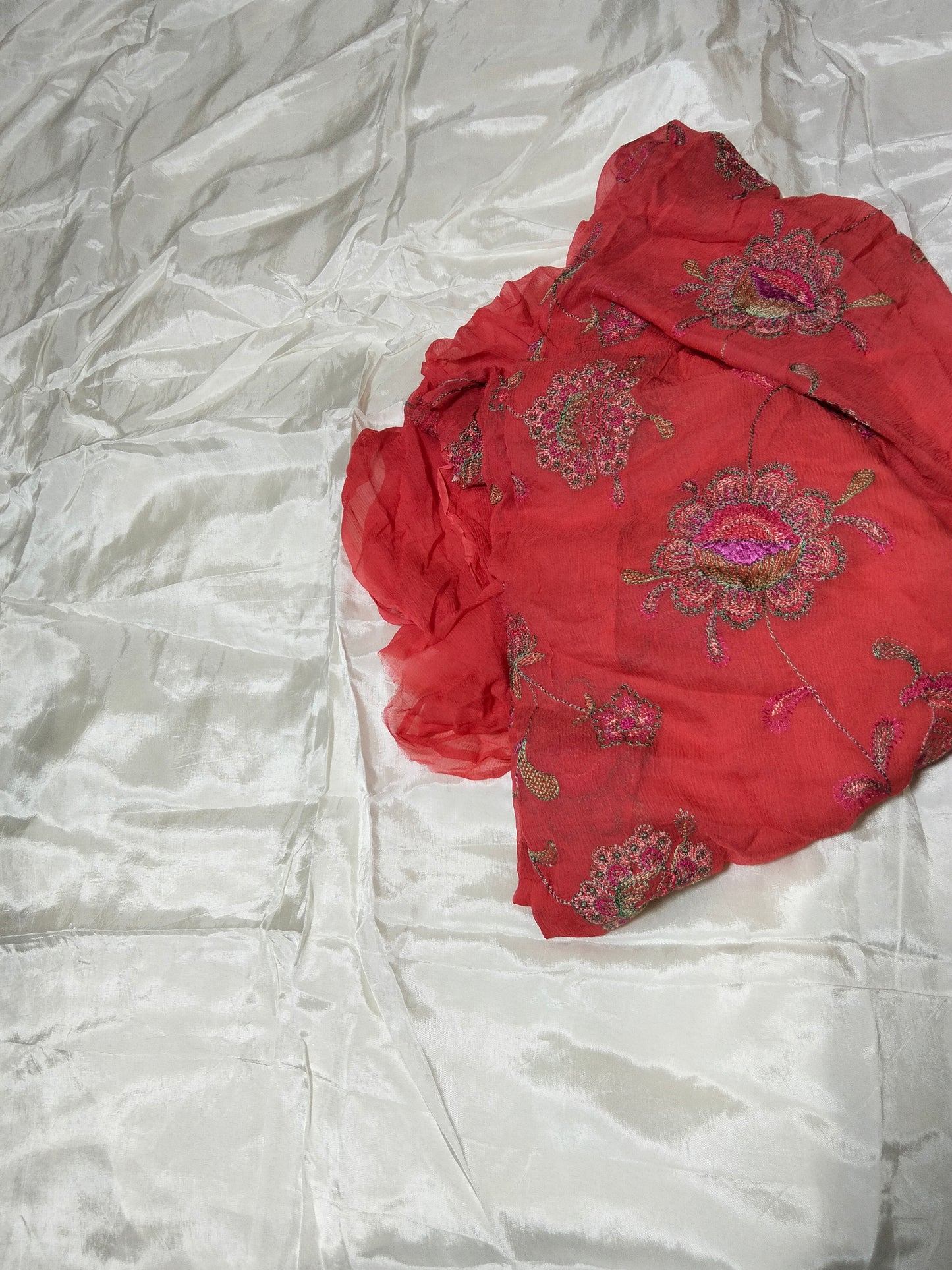 Sale 4yard tussel Silk in pc +breeze embroided pure chiffon dupatta
