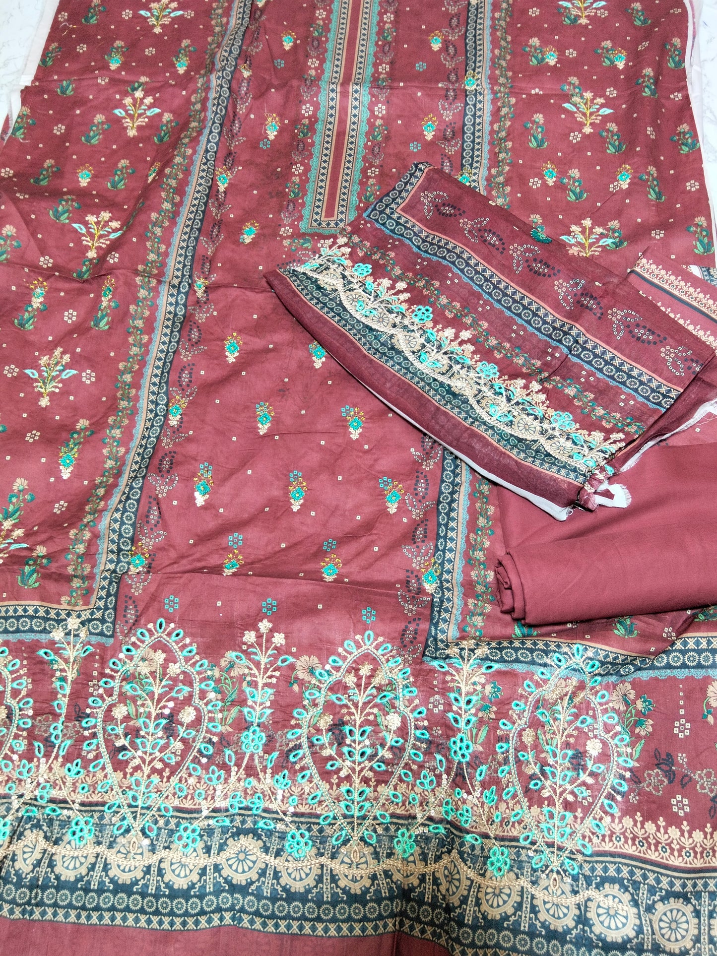 Sale embroided lawn 3pc with plain trouser