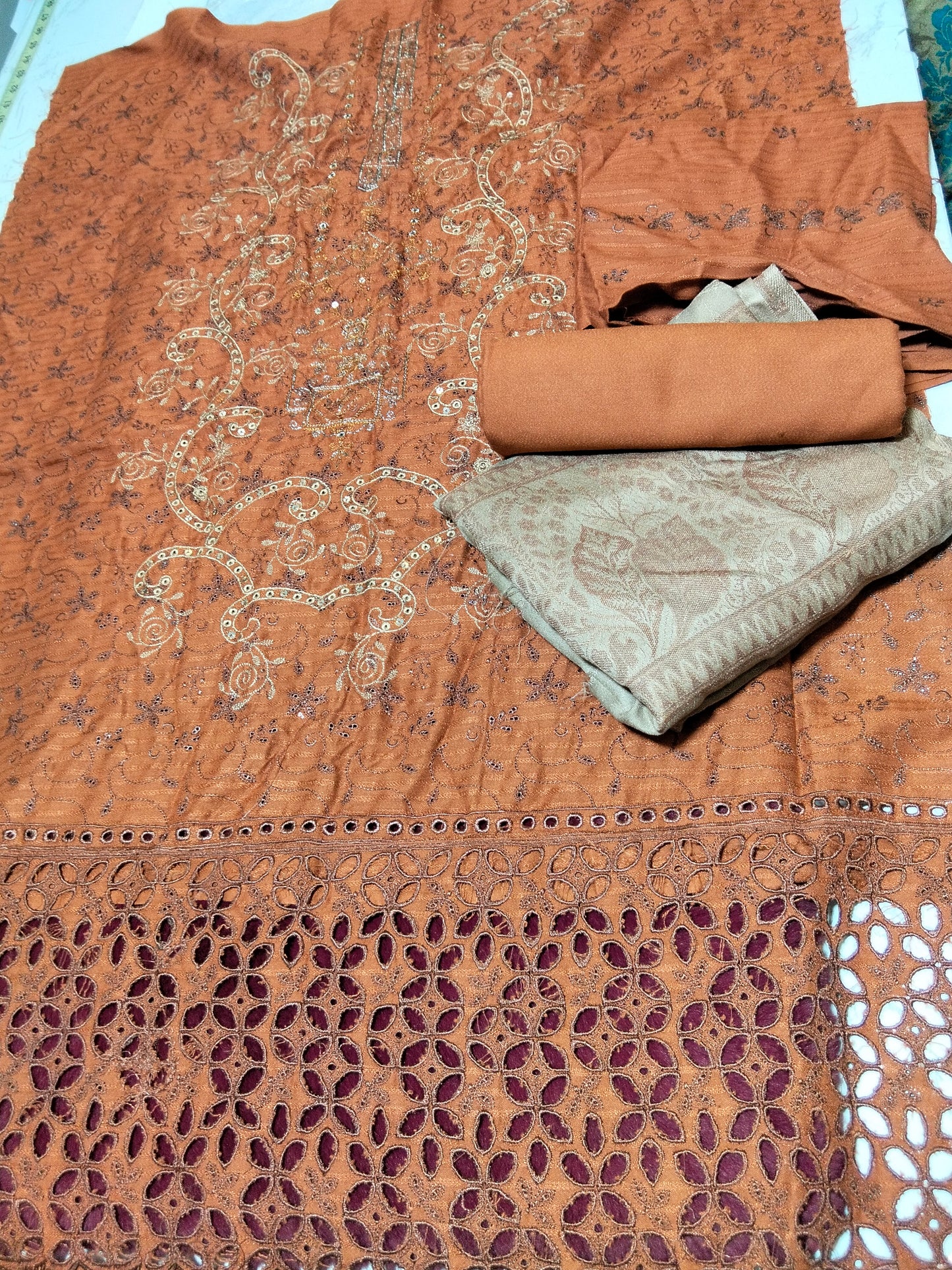 Sale embroided winter fabric 3pc with shawl