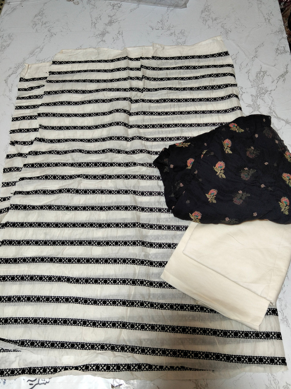 Sale embroided lawn shirt+ breeze embroided pure chiffon dupatta