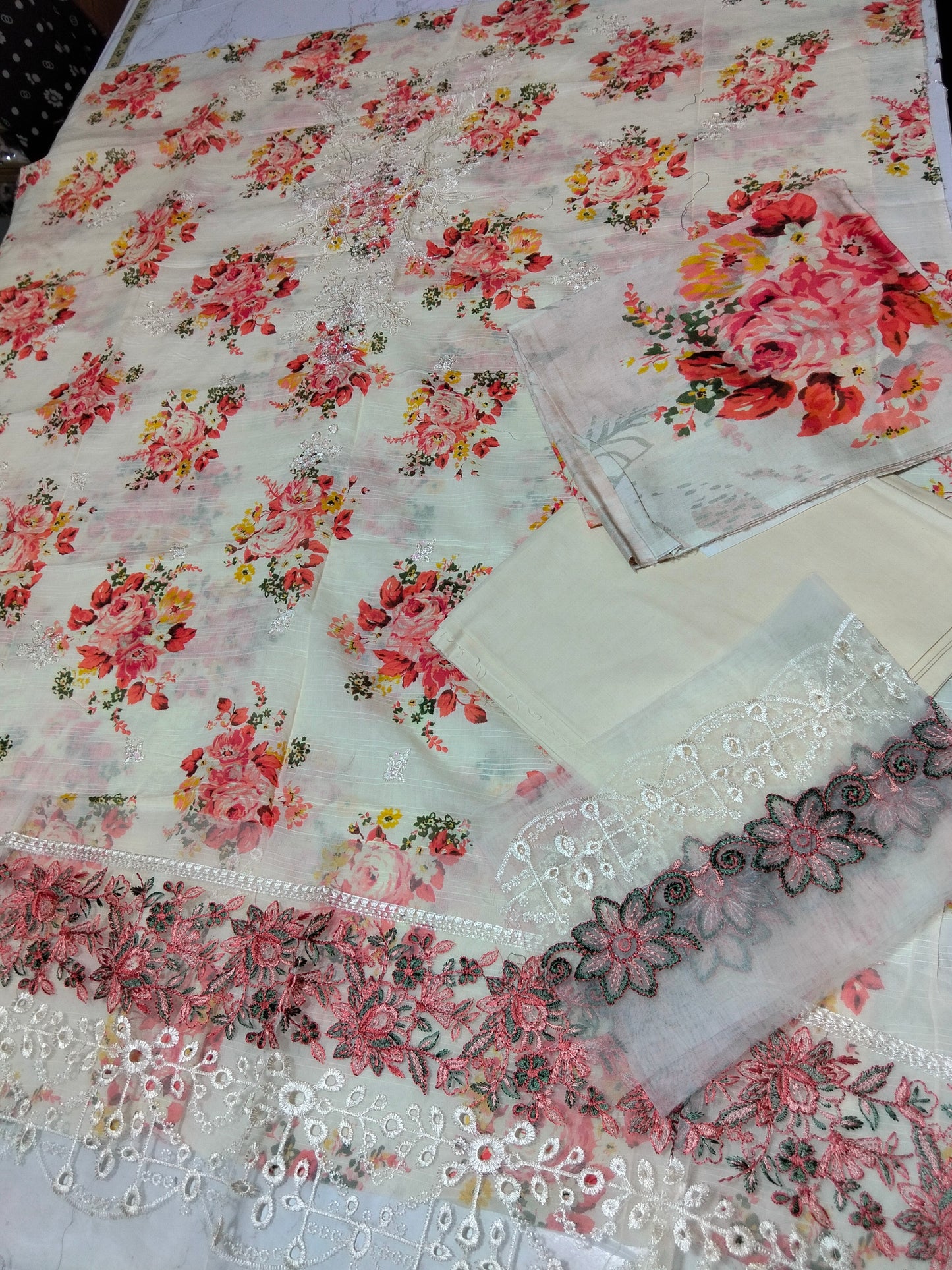 Sale embroidered lawn 3Pc with patch