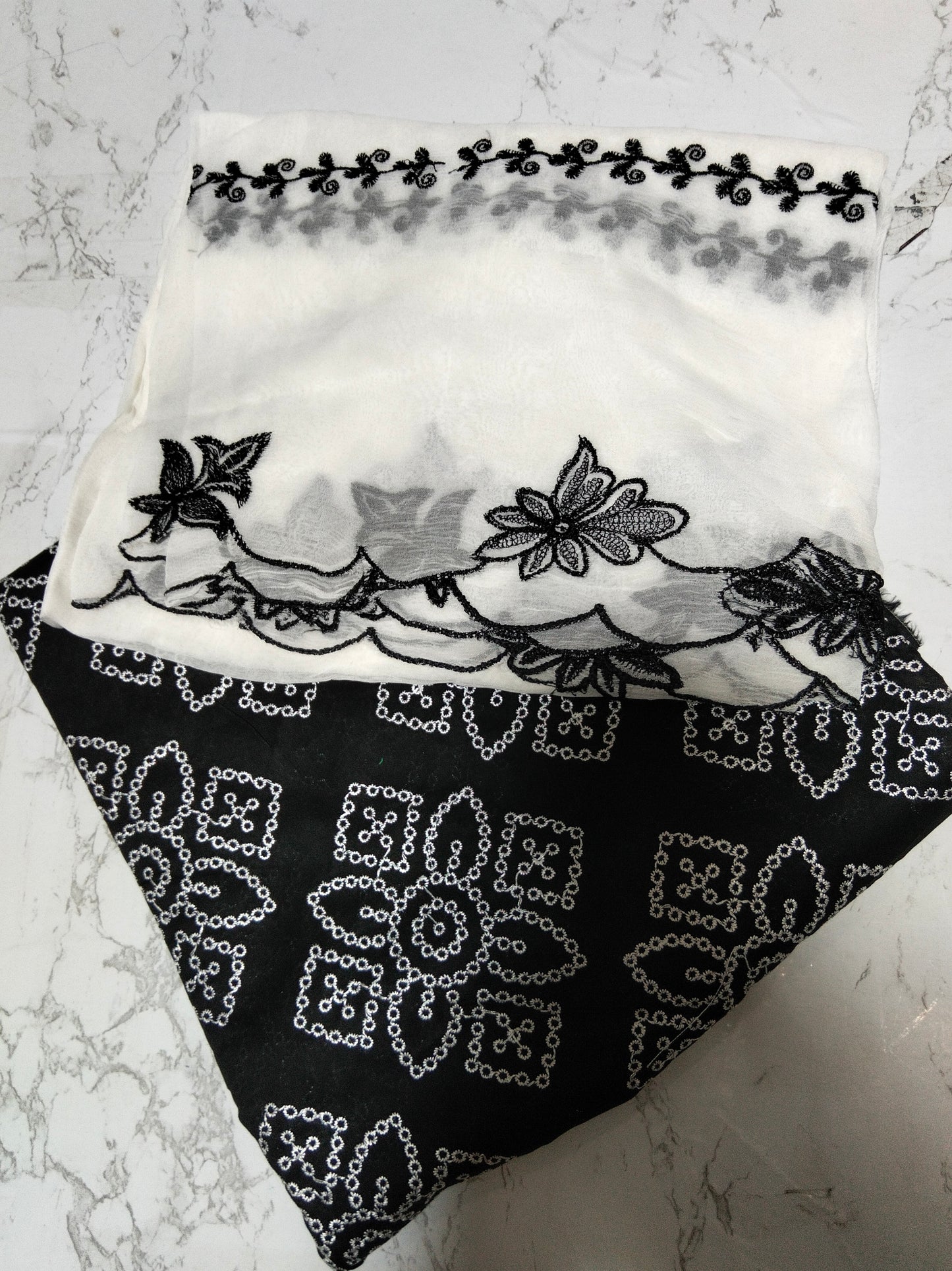 Sale breeze embroided lawn 2pc+ embroided chiffon dupatta