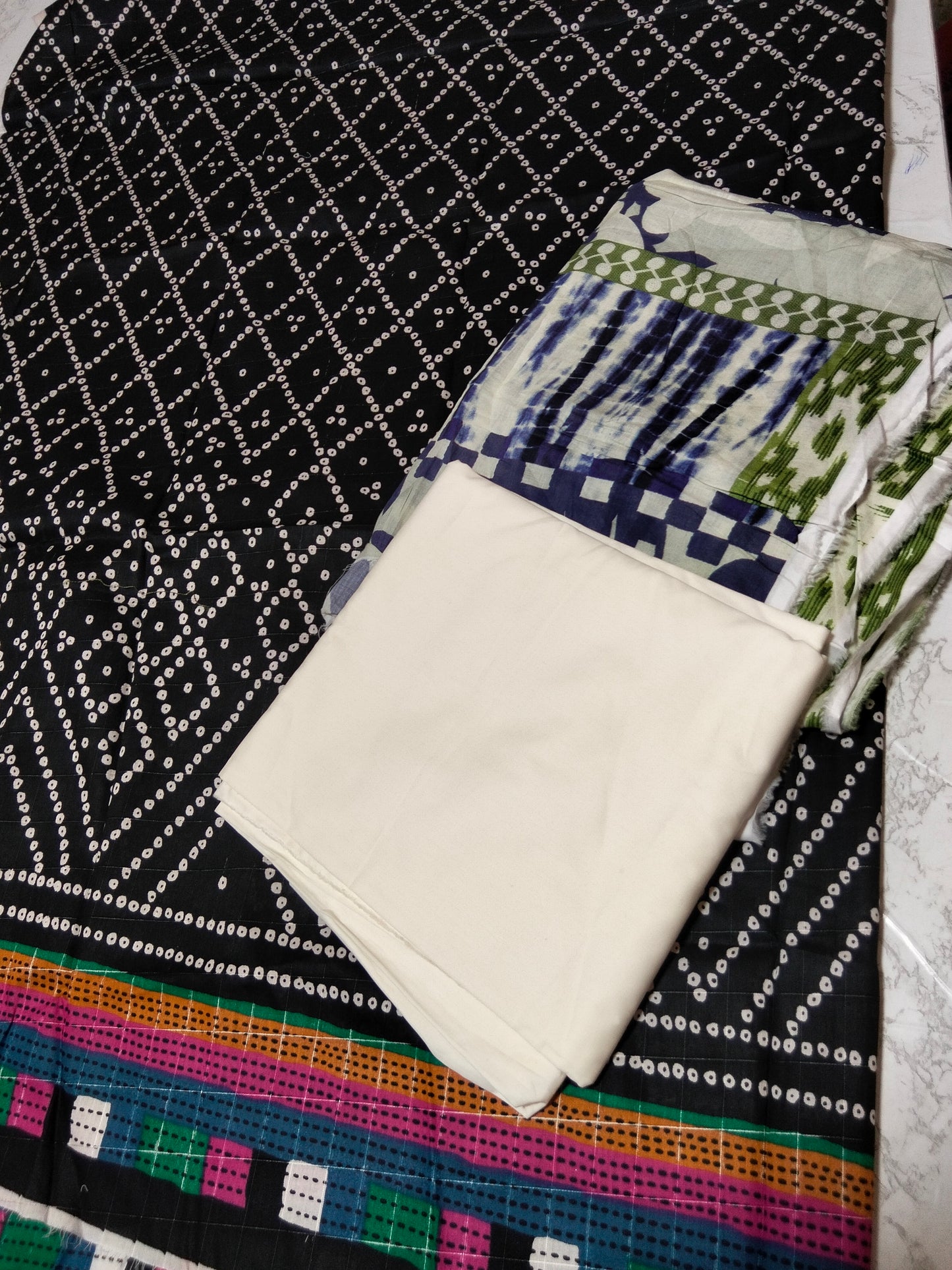Sale printed lawn 2 PC+Elaf  printed duppta ( Complete 3pc)