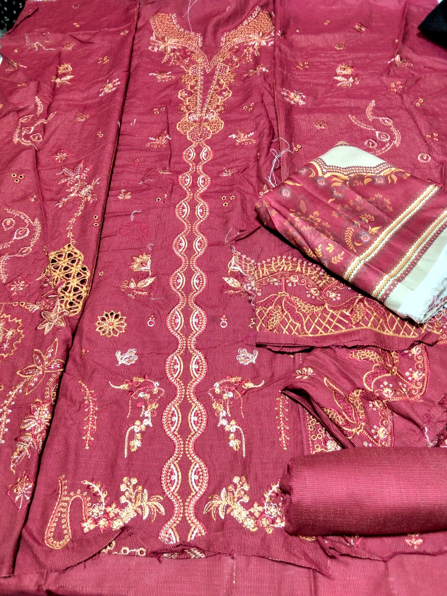 Sale Nureh embroided 3pc (winter fabric)