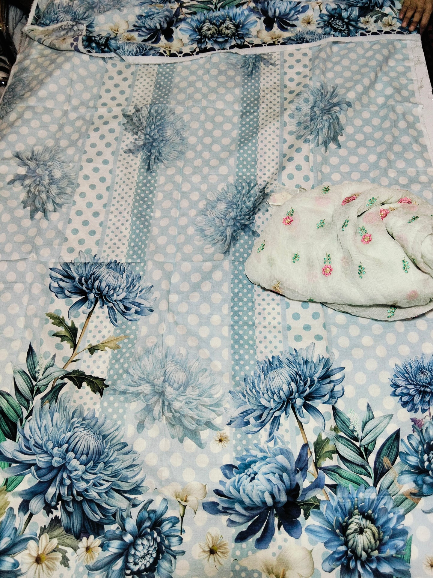 Sale lawn printed shirt+Breeze embroidered pur chiffon dupatta