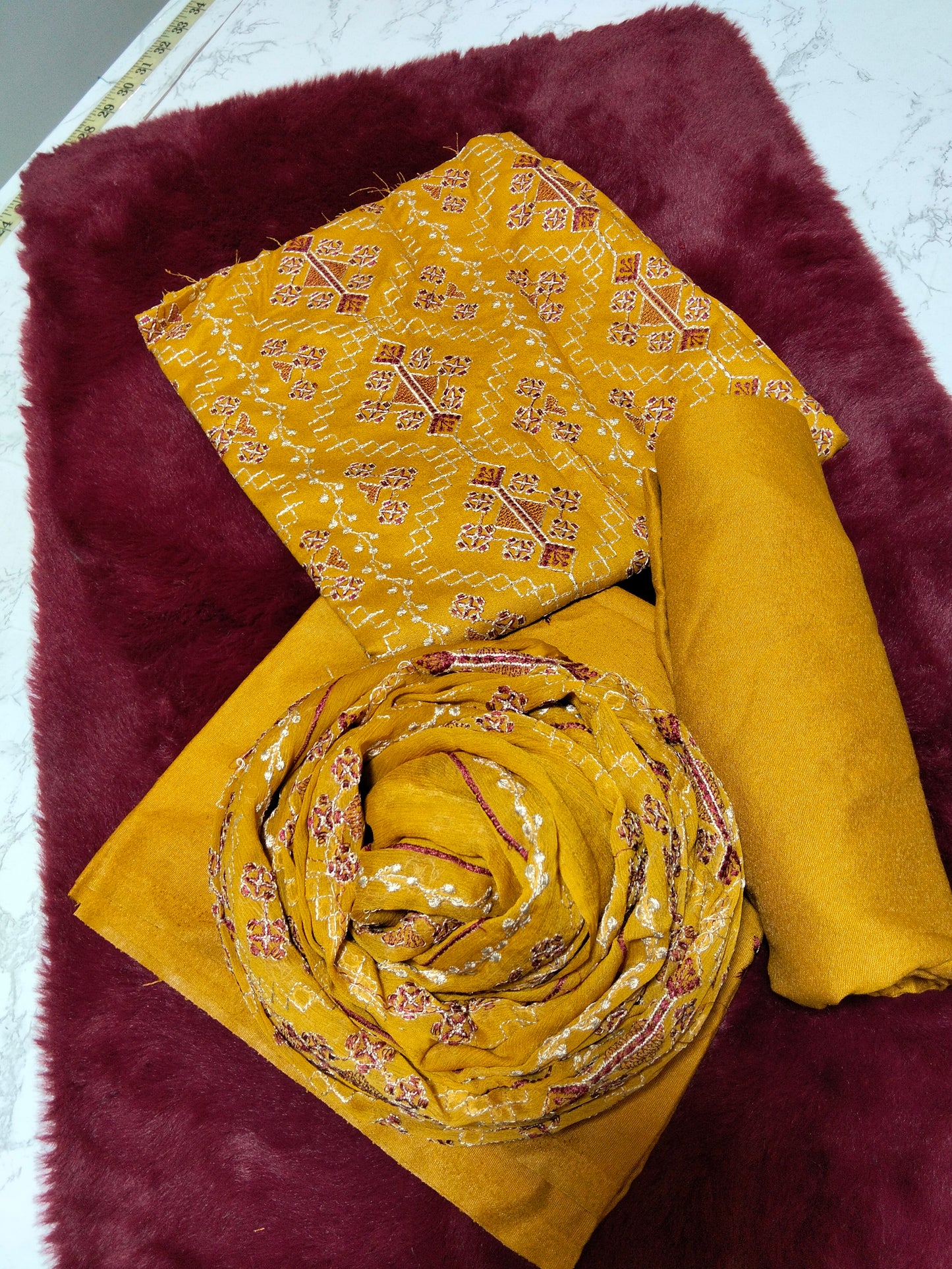 Sale Breeze embroided karandi fabric 3pc with plain trouser and embroided chiffon dupatta