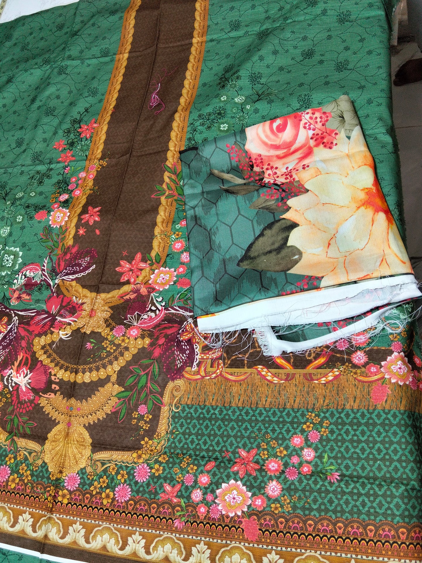Sale printed khadar 2pc shirt and dupatta