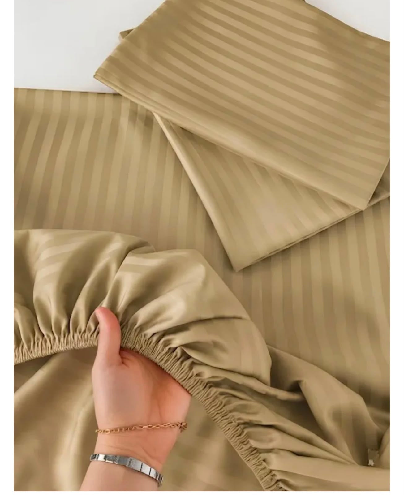King size fitted bed sheet with 2 pillow covers leather embosed cotton satin (72*78)
Color (khaki)
