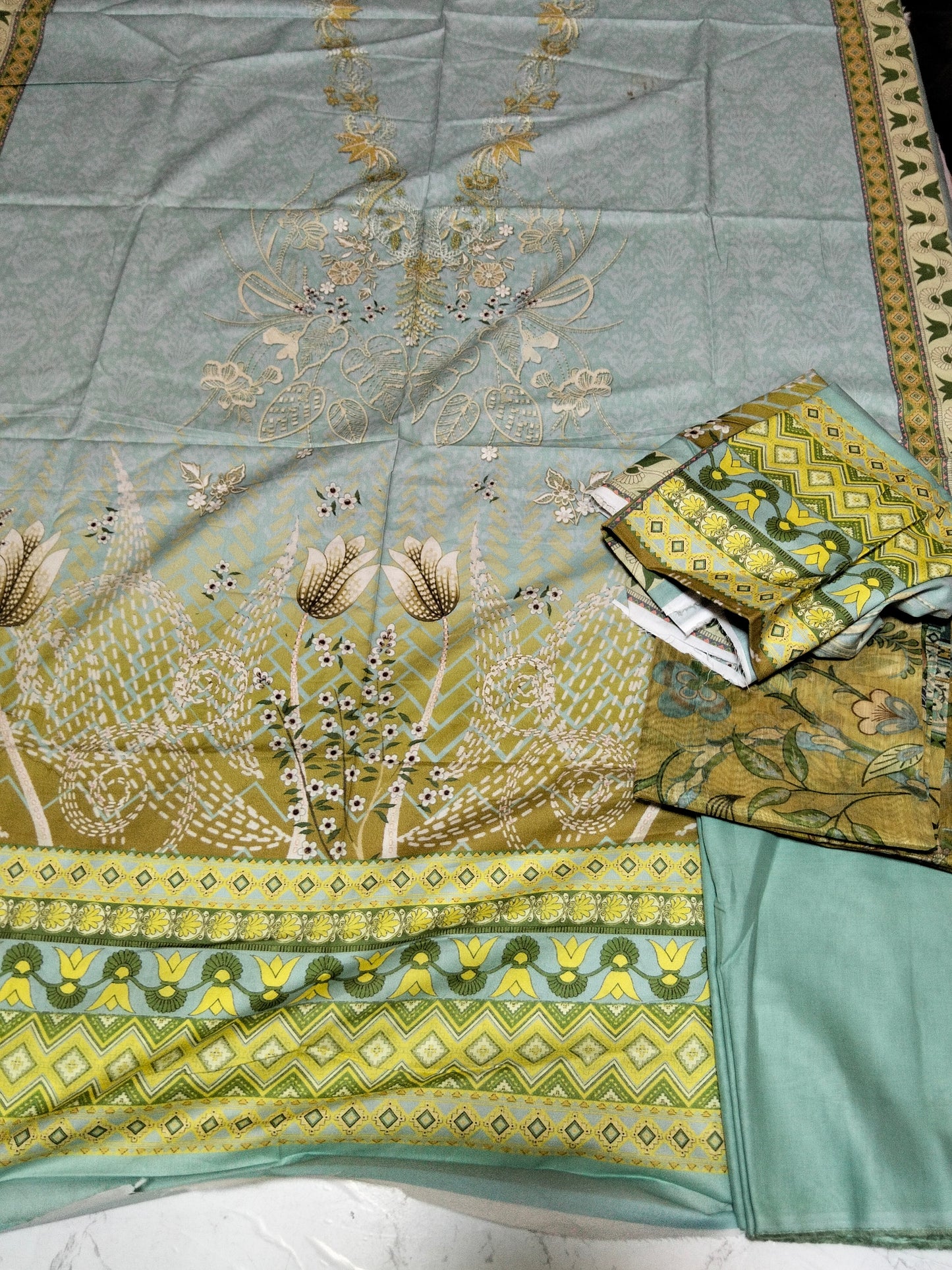 Sale Mushq Printed Lawn 3pc with Khadi net Dupatta