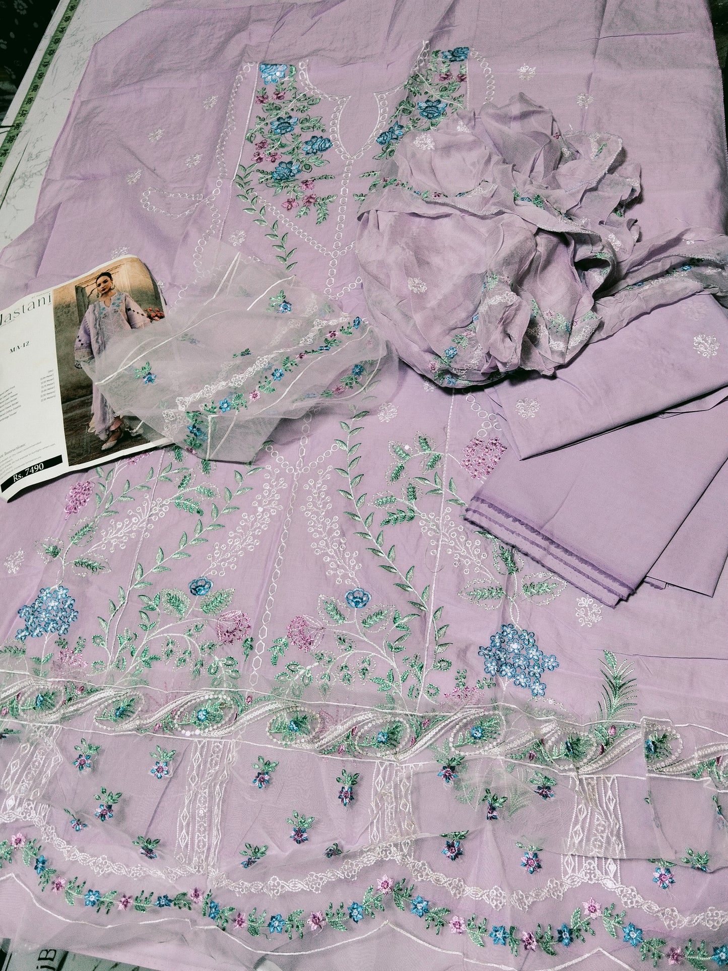 Sale Mahnur luxury embroided Lawn 3Pc with Embroidered Patch with embroided Chiffon dupatta