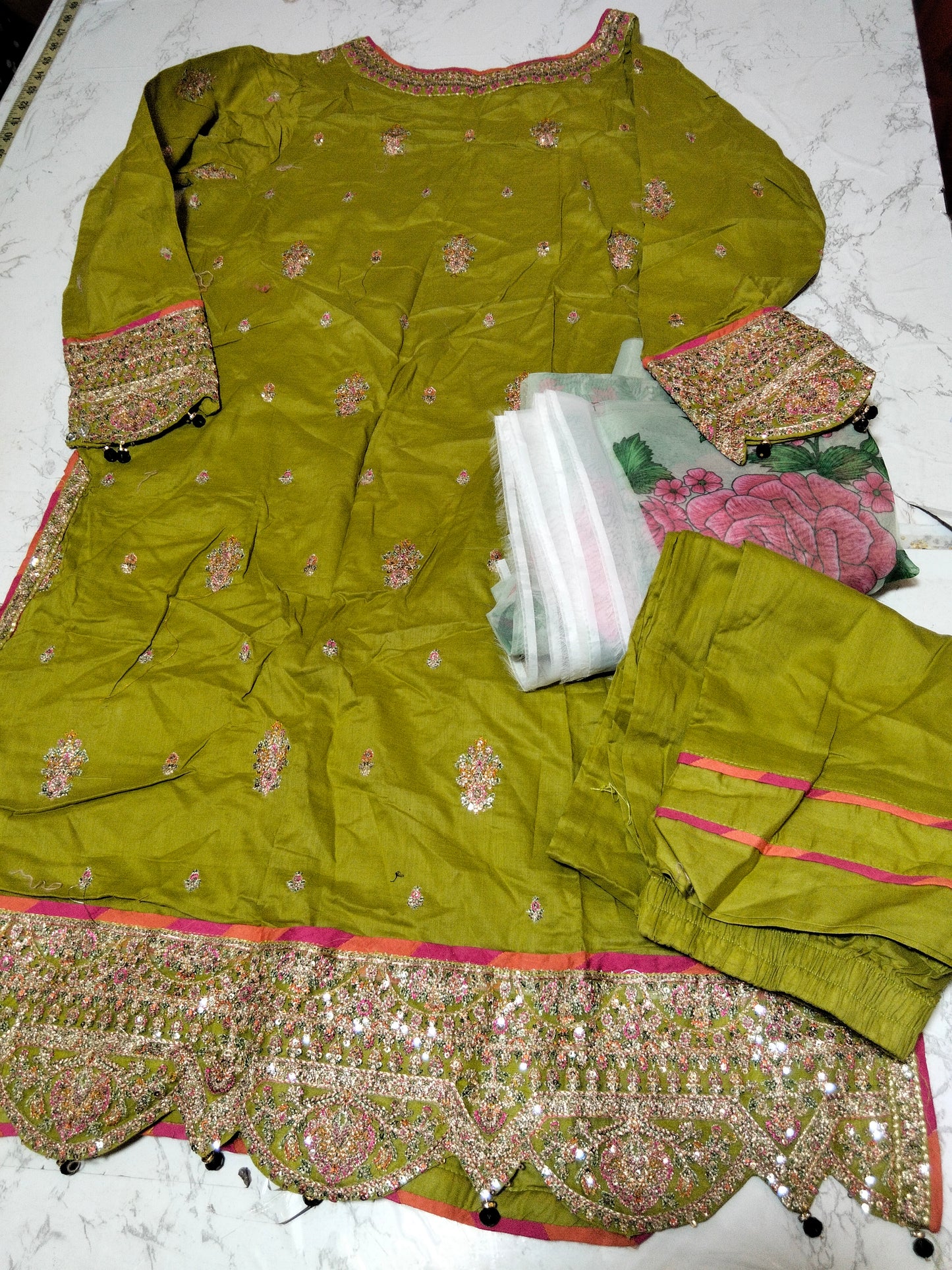 Sale stitch luxury embroided lawn 2pc (Medium) +Organza fabric duppta (Complete 3pc)