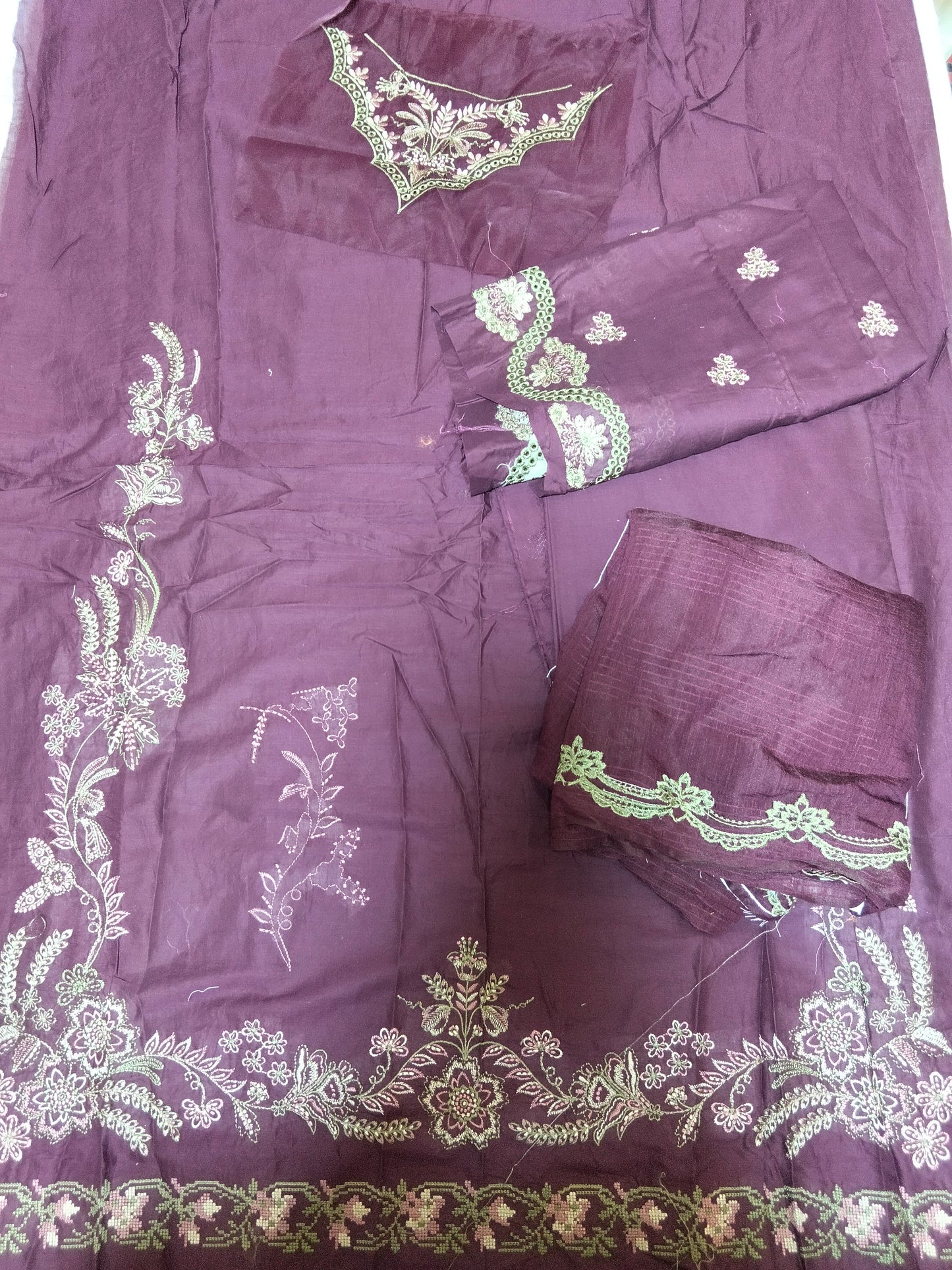 Sale embroidered lawn 3Pc