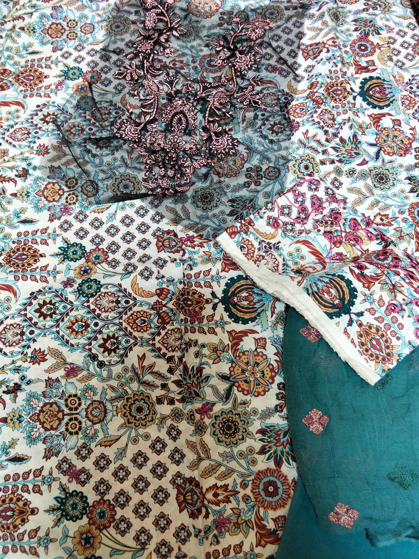 Sale Embroidered lawn 3Pc with embroidered Neck line