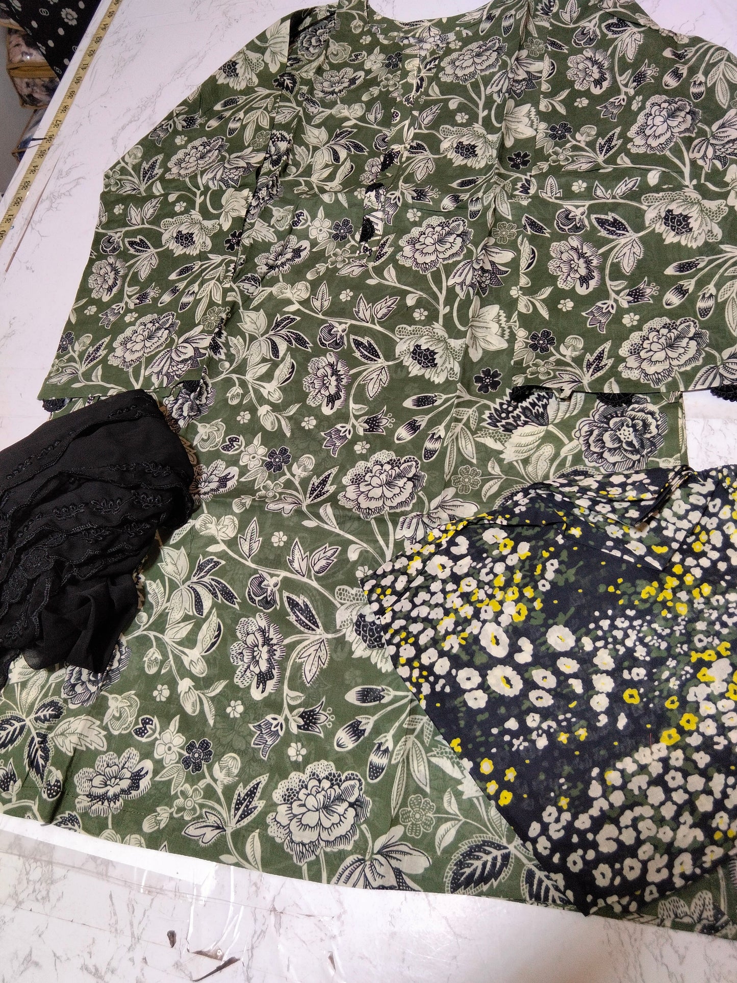 Sale stitch printed lawn 2 PC (ch. 21)(length. 37) with farshi shlwar (length 40)  +pure chiffon embroided dupatta