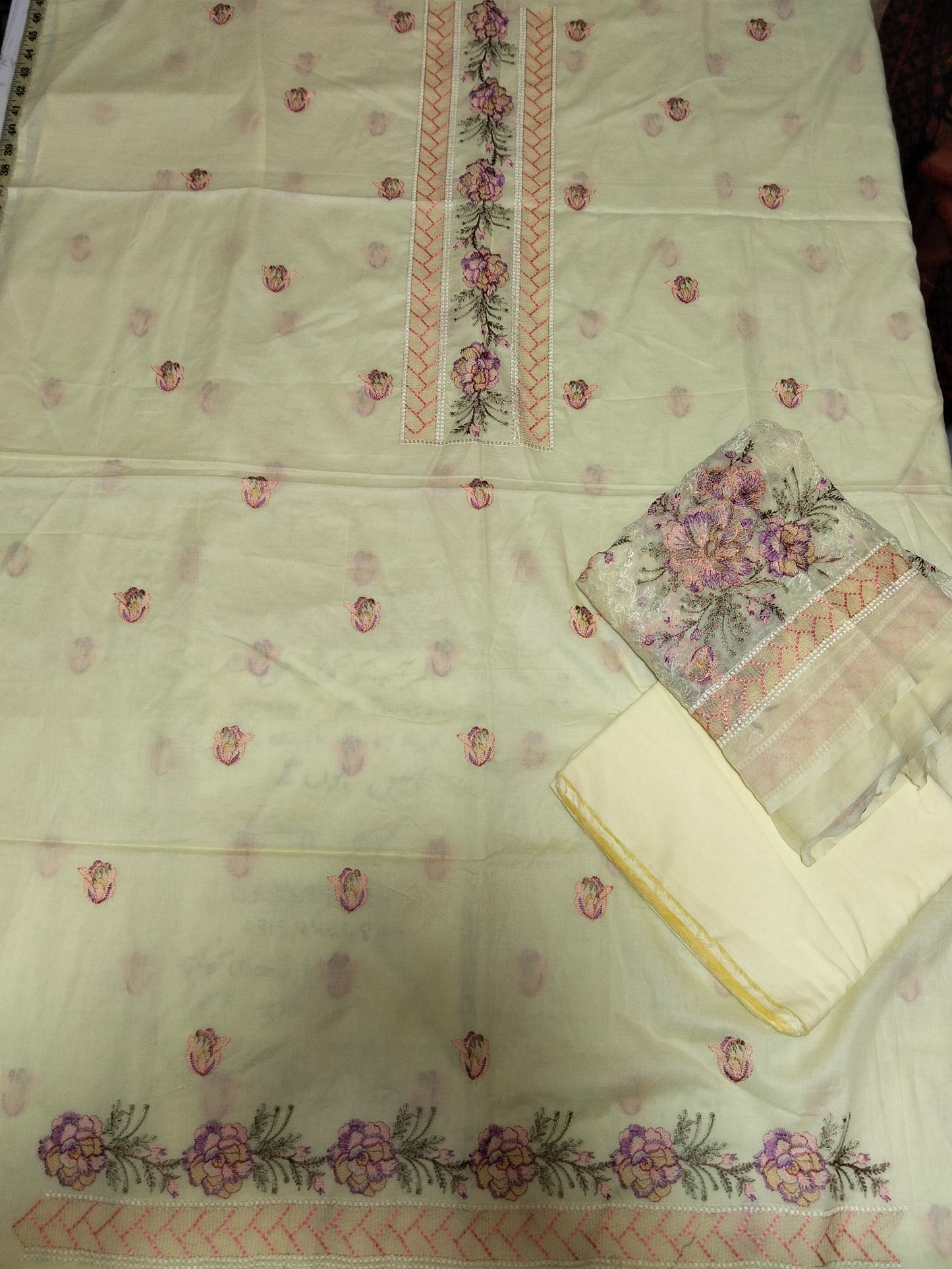 Sale Embroidered lawn 3Pc with embroidered chiffon dupatta