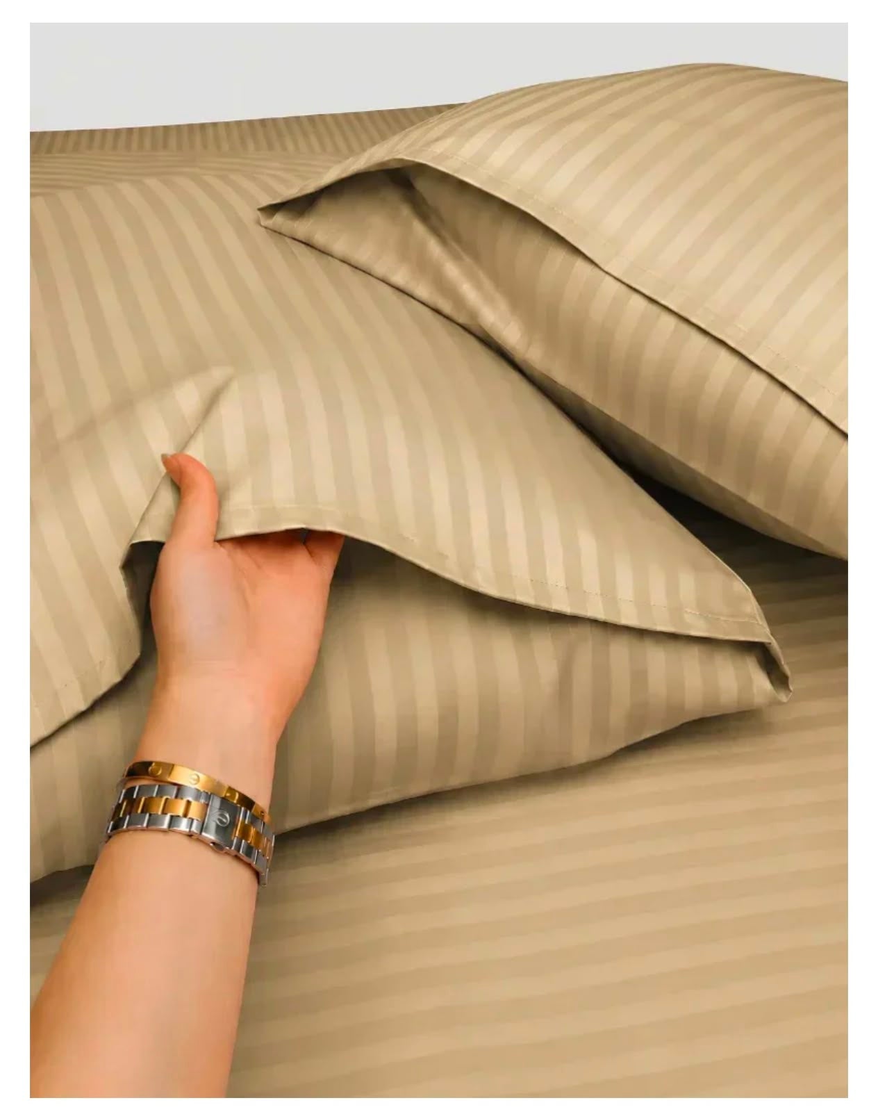 King size fitted bed sheet with 2 pillow covers leather embosed cotton satin (72*78)
Color (code1)
