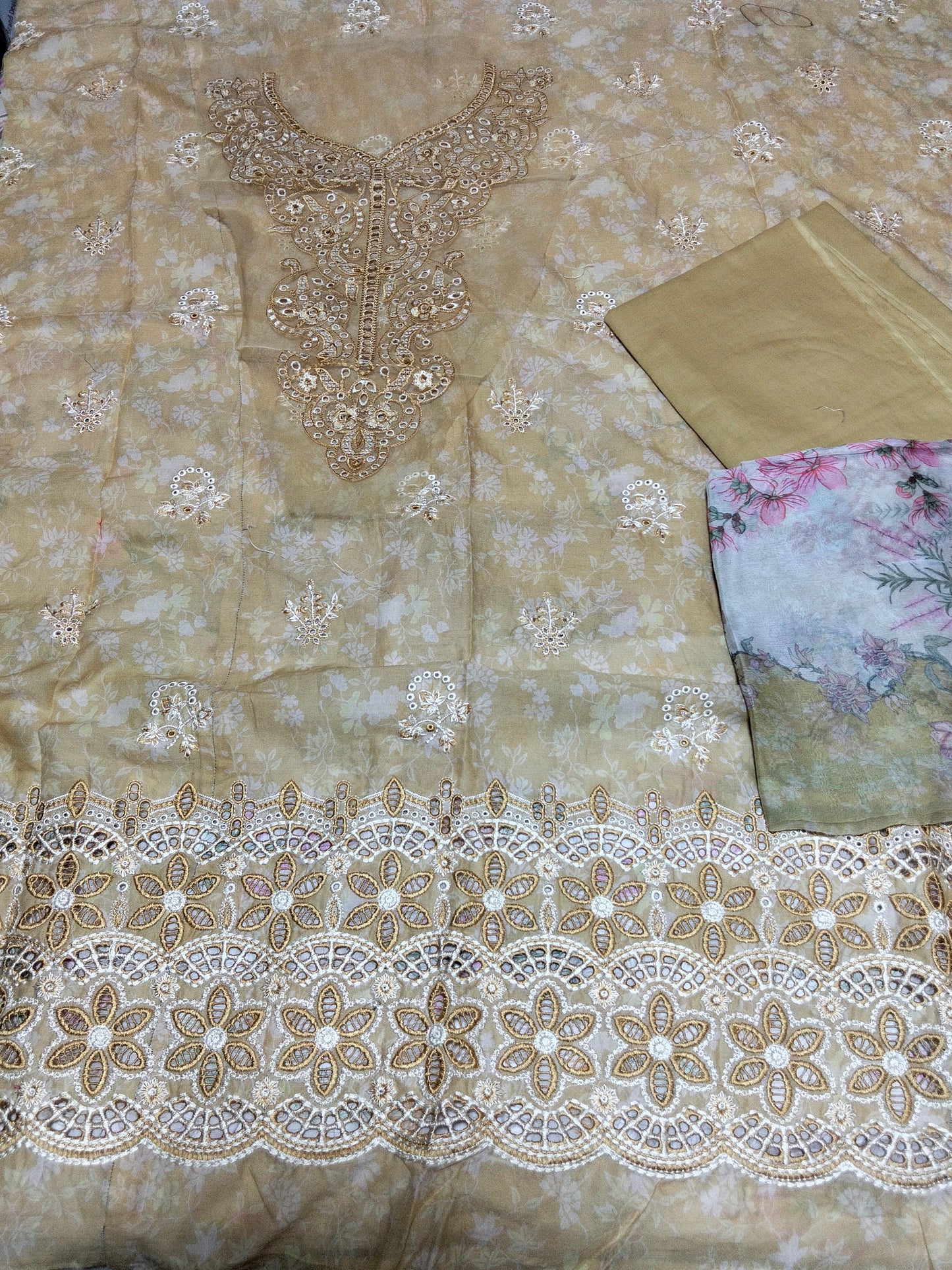 Sale Aabyaan  chicken Kari embroided lawn 3pc dyed trouser with premium chiffon duppta