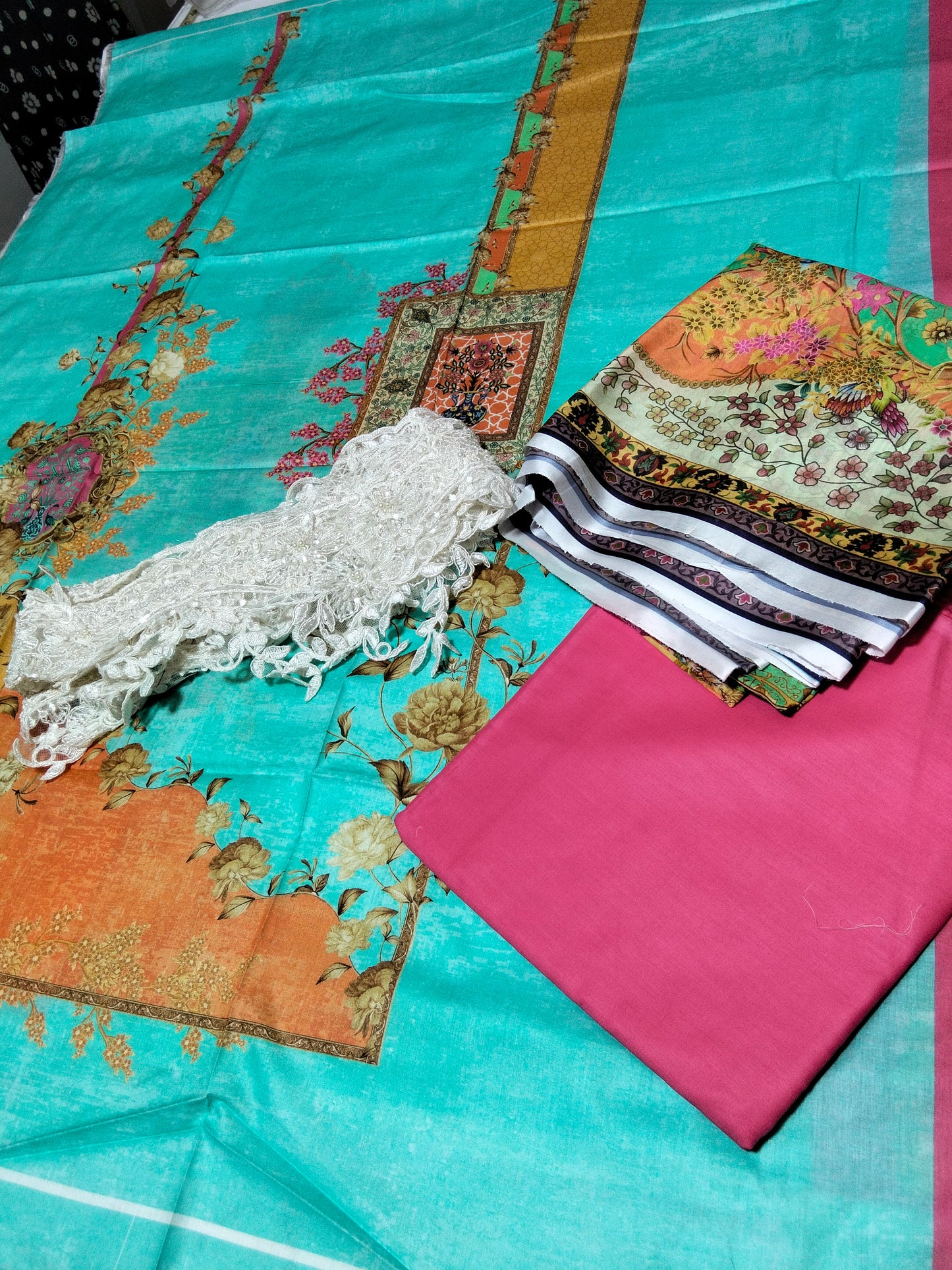 Sale Wardha Saleem luxury printed lawn 3pc with luxury embroided patches