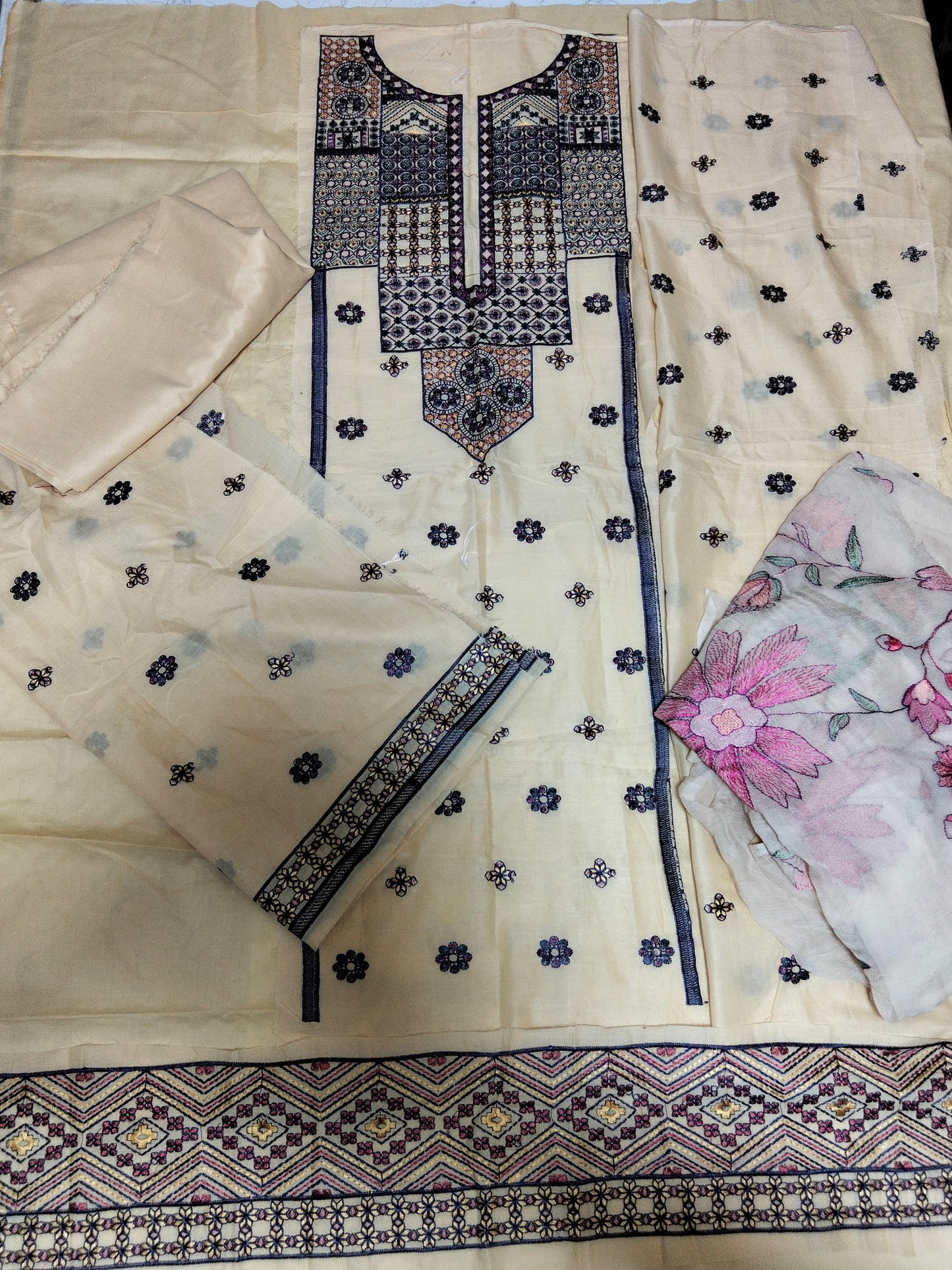Sale Big brand 2pc +Bareeze pure chiffon Duppata