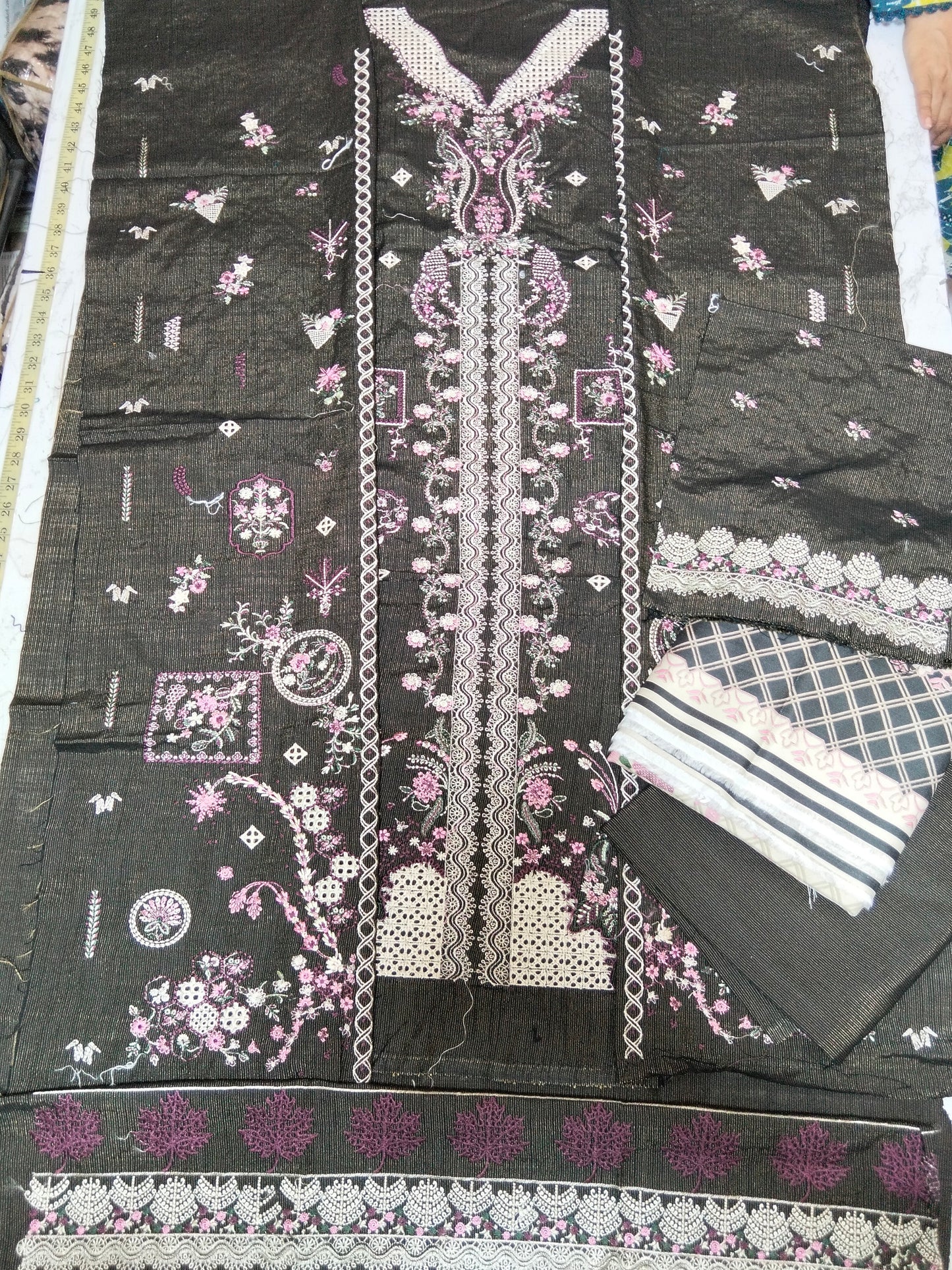 Sale Nureh (Winter) Embroidered 3PC