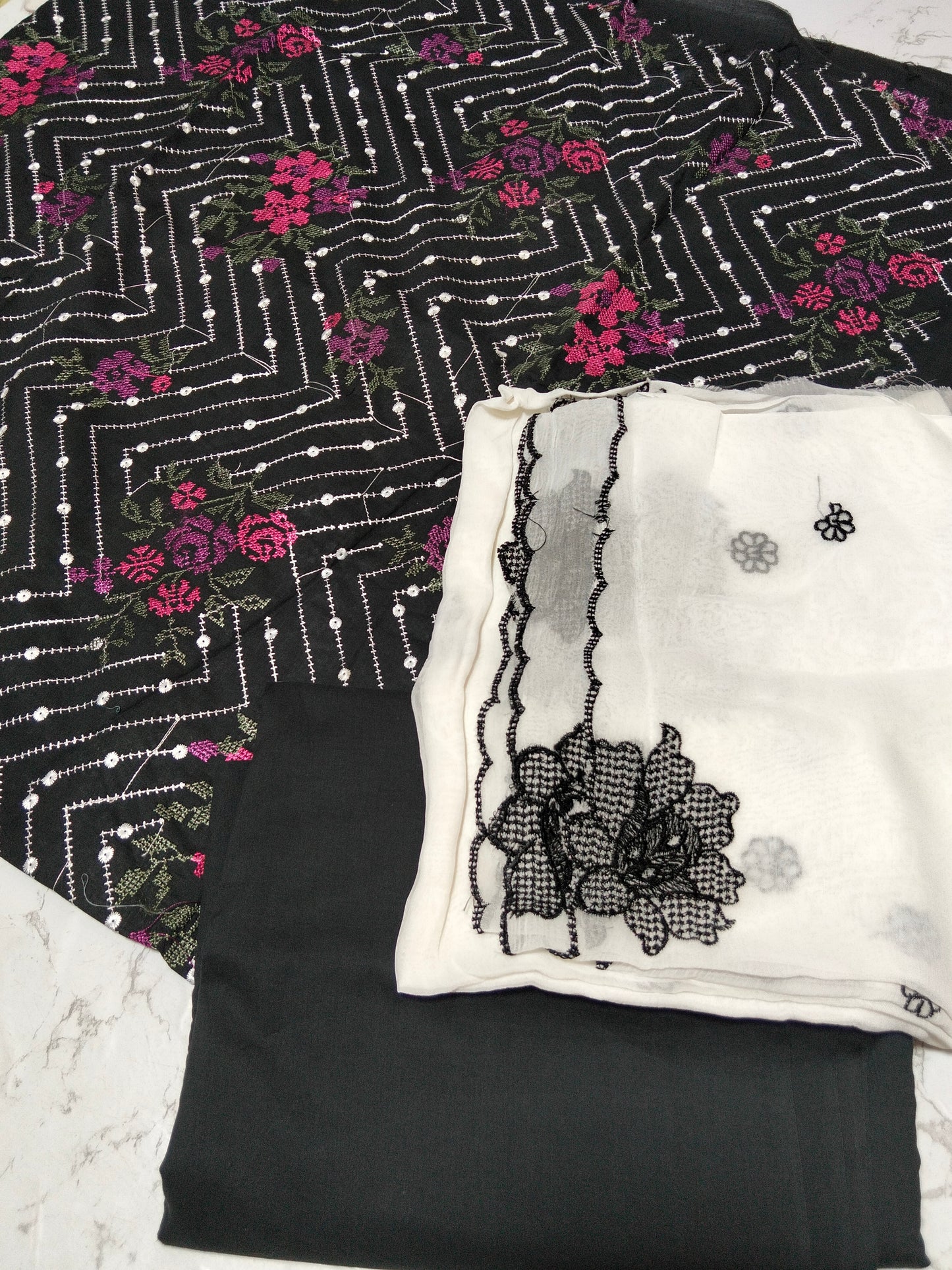 Sale  breeze embroided lawn 2pc + embroided chiffon dupatta
