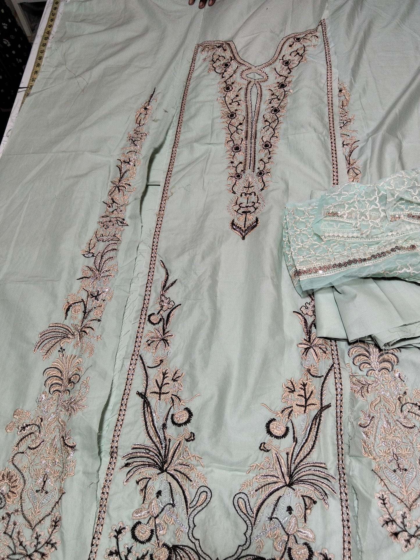 Sana safinaz embroided lawn 2pc